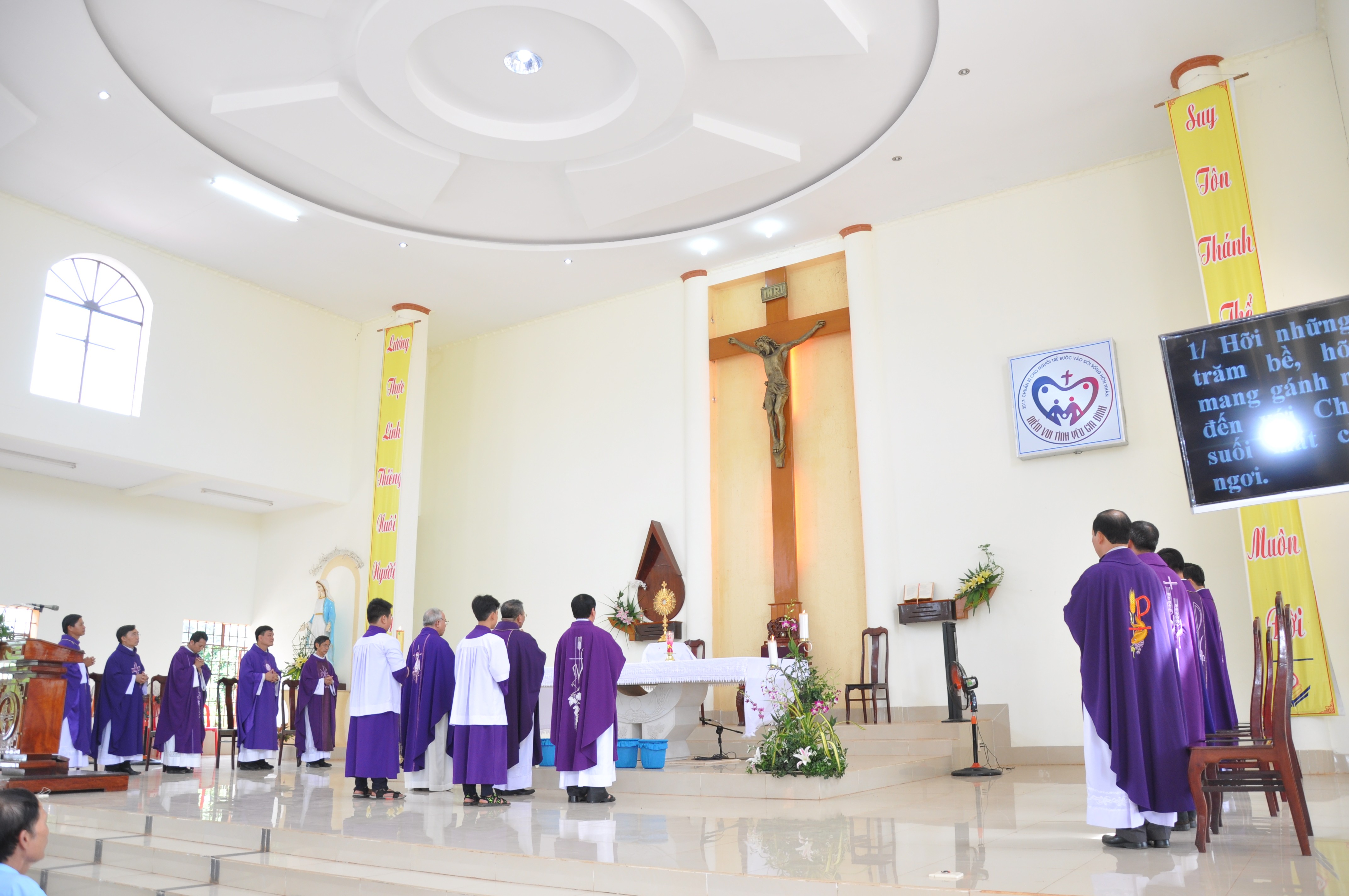 Giáo xứ Hòa Lâm: Thánh lễ khai mạc ngày Chầu Thánh Thể thay Giáo phận