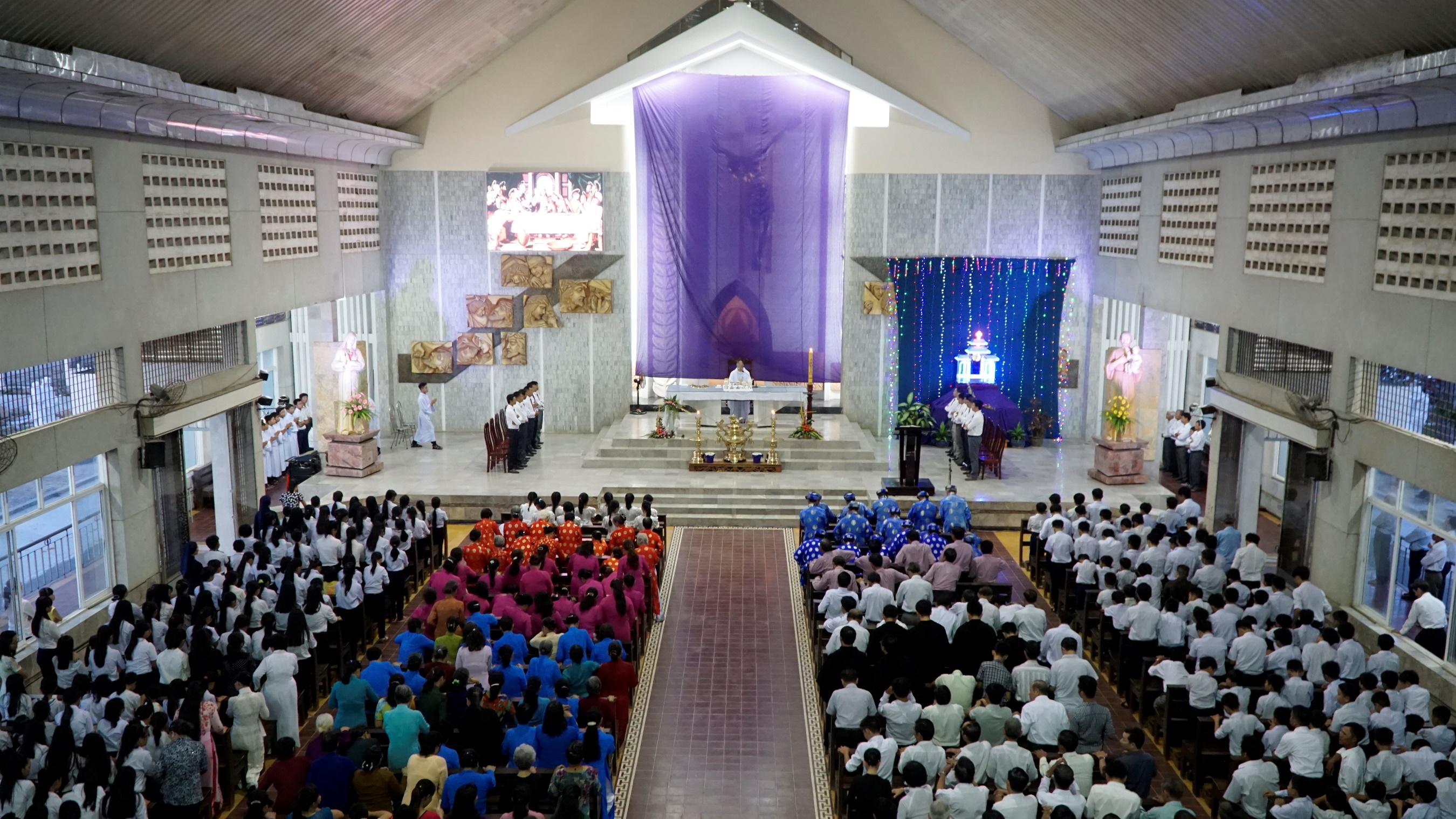 Giáo xứ Láng Cát:  Thánh lễ Tiệc ly - Chiều thứ Năm Tuần Thánh 2017