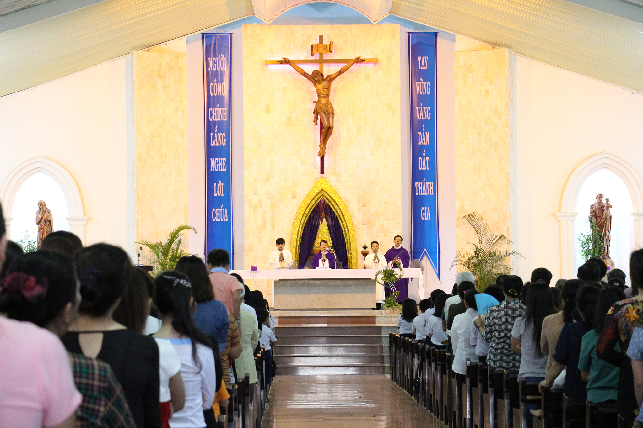 Giáo xứ Lam Sơn cử hành Tuần Hậu Phúc