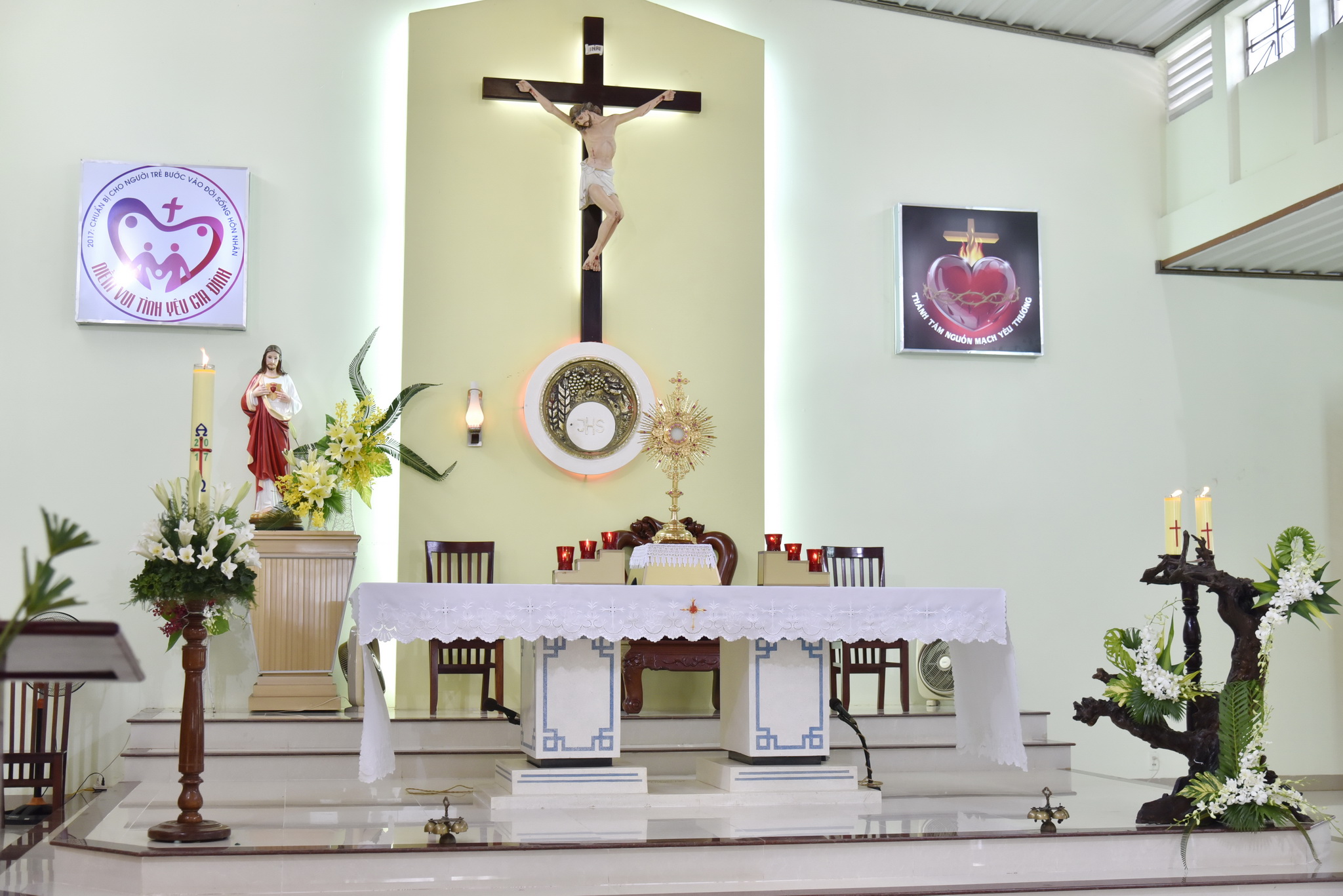 Giáo xứ Đồng Tiến: Chầu Thánh Thể thay Giáo phận