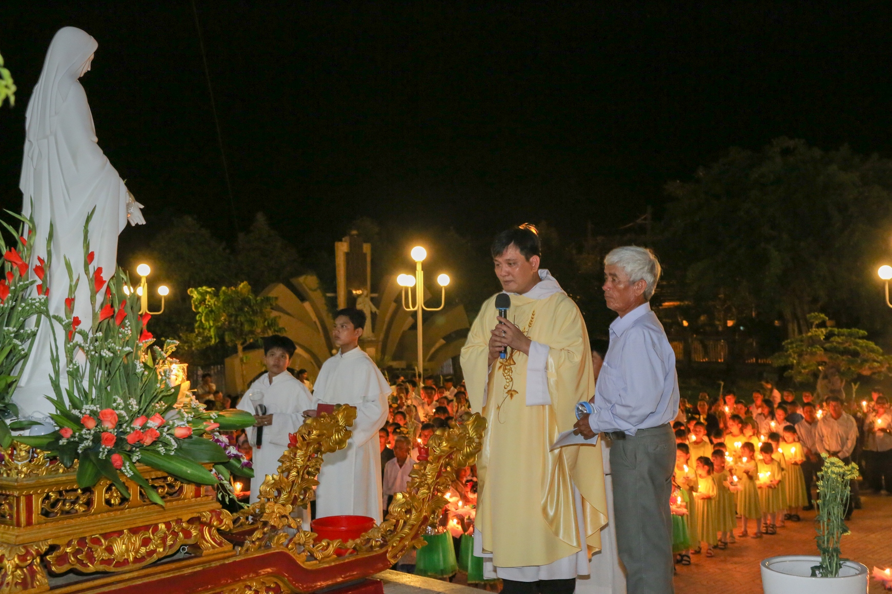 Tin ảnh: Giáo xứ Bông Trang: Khai mạc Tháng Hoa 2017