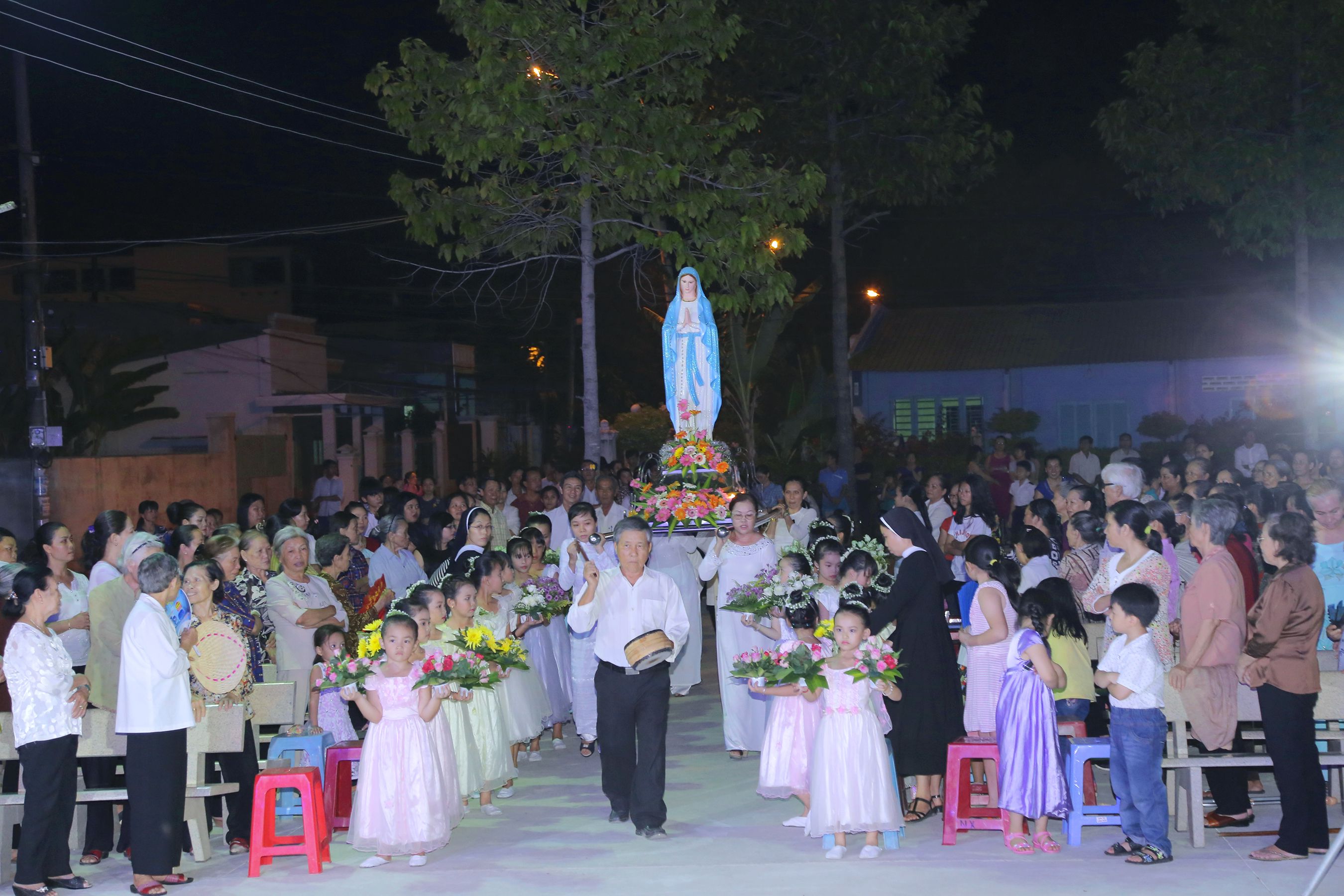 Giáo xứ Long Kiên: Khai mạc tháng Hoa 2017
