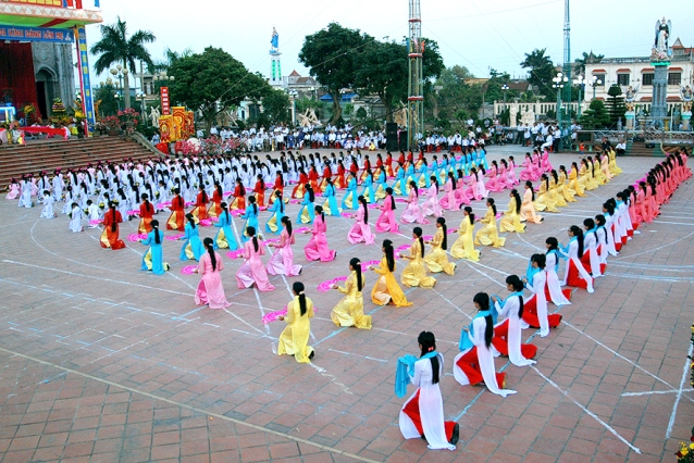 Hoa Tháng Năm Dâng Mẹ