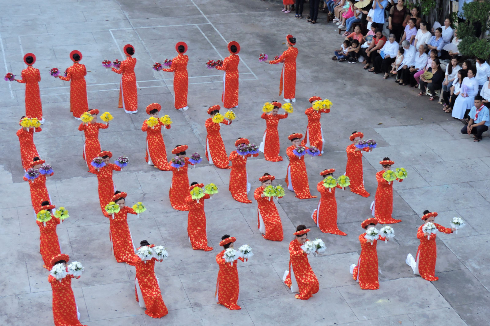 Nguồn gốc tháng Hoa kính Đức Mẹ