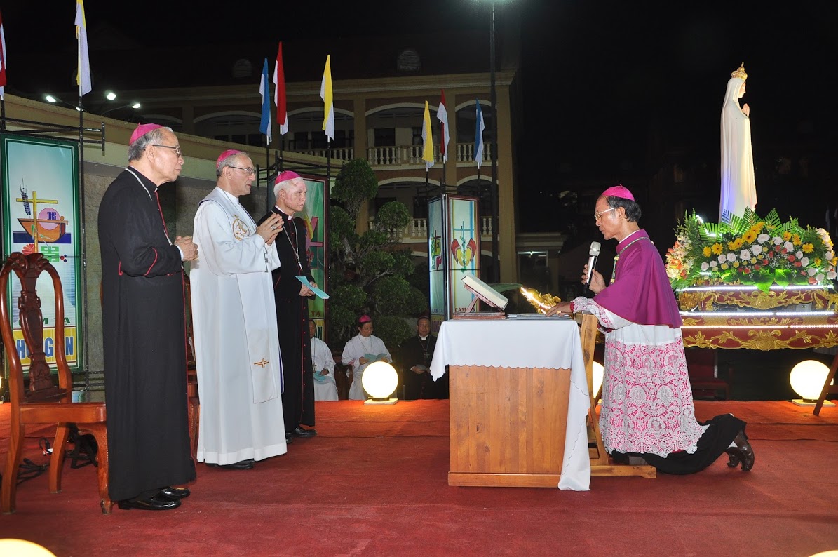 Giáo phận Xuân Lộc: Rước kiệu Đức Mẹ và nghi thức tuyên xưng Đức Tin của Đức Cha Tân Cử Gioan