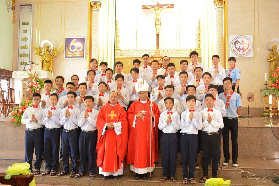 Giáo xứ Thủy Giang: Thánh lễ ban Bí tích Thêm Sức