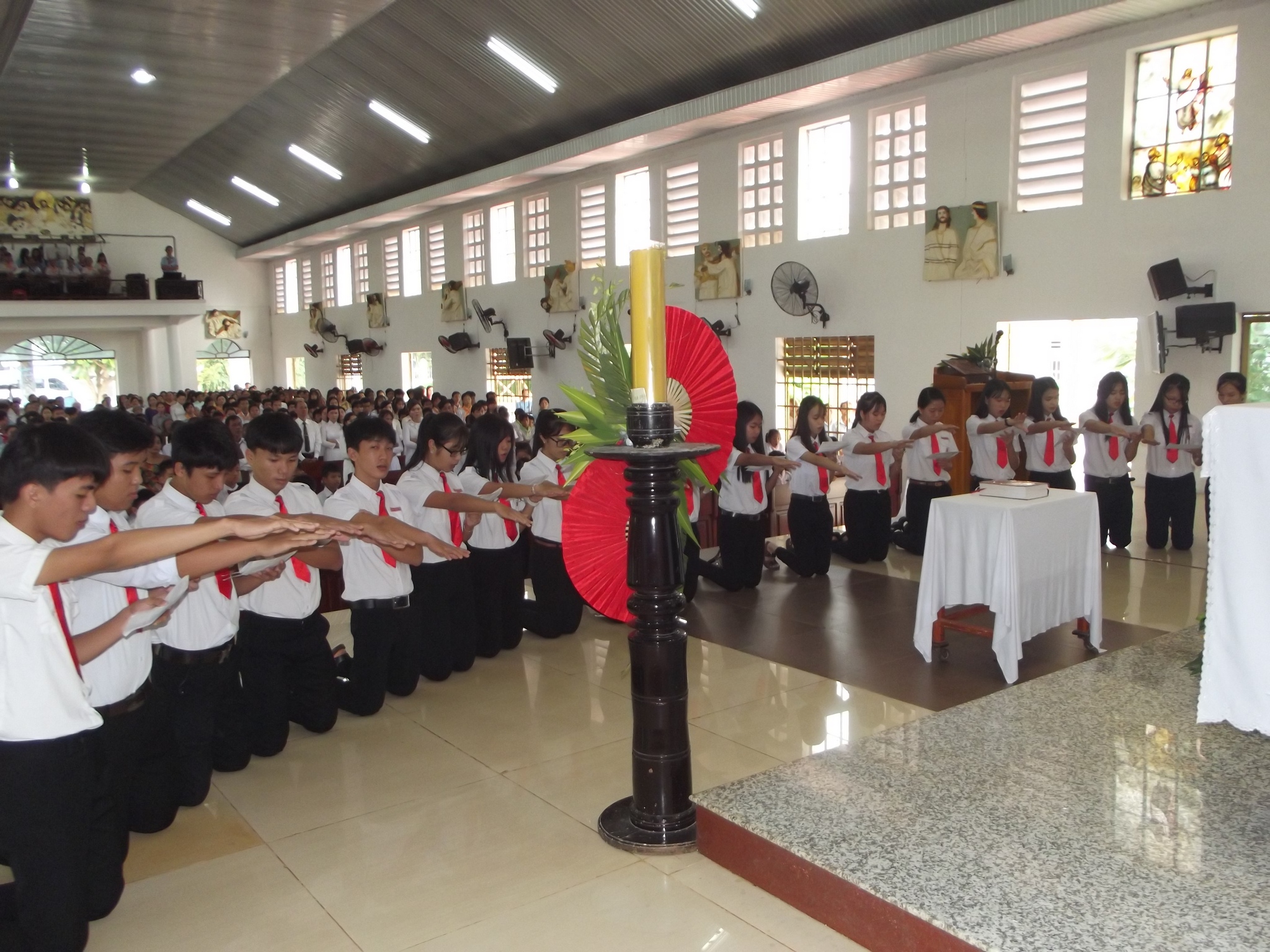 Tin ảnh: Giáo xứ Thiện Phước: các em rước lễ lần đầu và tốt nghiệp Giáo lý Hồng ân
