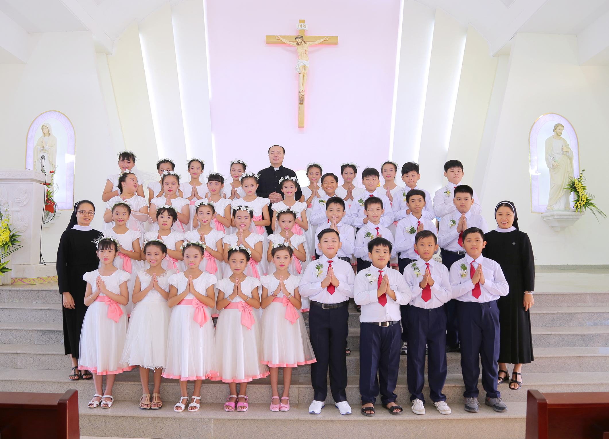 Giáo xứ Long Kiên: 34 em thiếu nhi Rước Lễ lần đầu