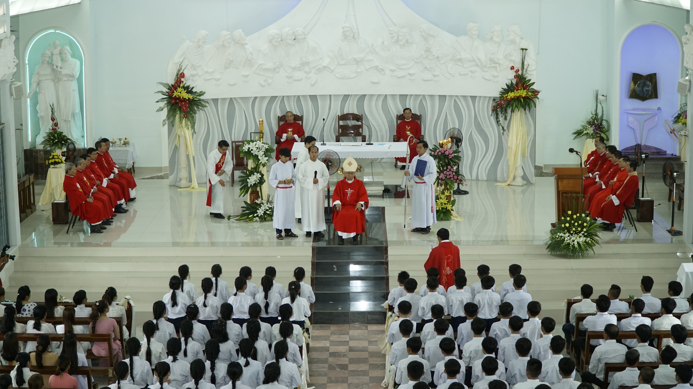 Giáo xứ Thanh Phong: Thánh lễ ban Bí tích Thêm sức