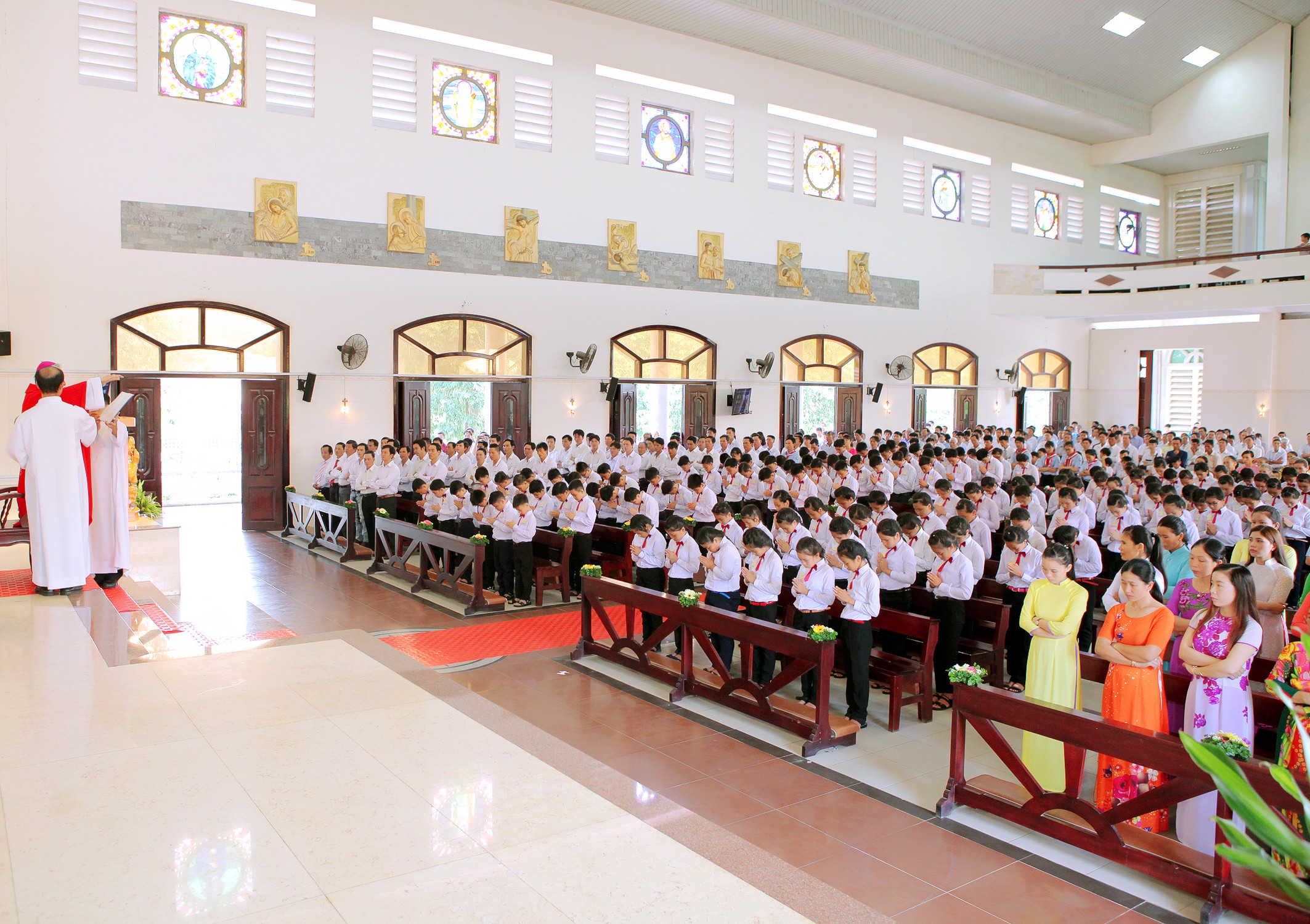 Tin ảnh: Giáo xứ Châu Pha: Thánh lễ ban Bí tích Thêm sức