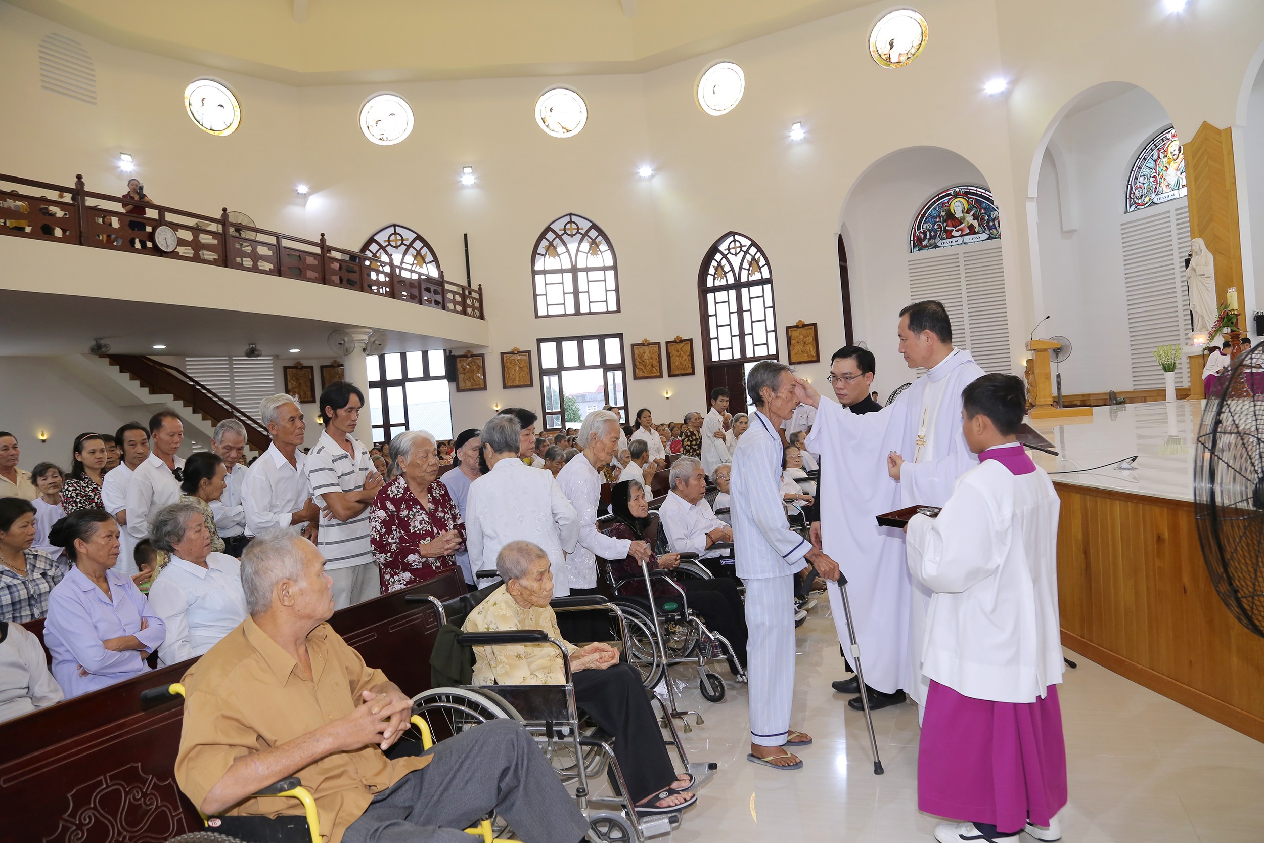 Tin ảnh: Giáo xứ Long Hương: Thánh lễ mừng kính Đức Mẹ sầu bi- Cầu nguyện cho các bệnh nhân