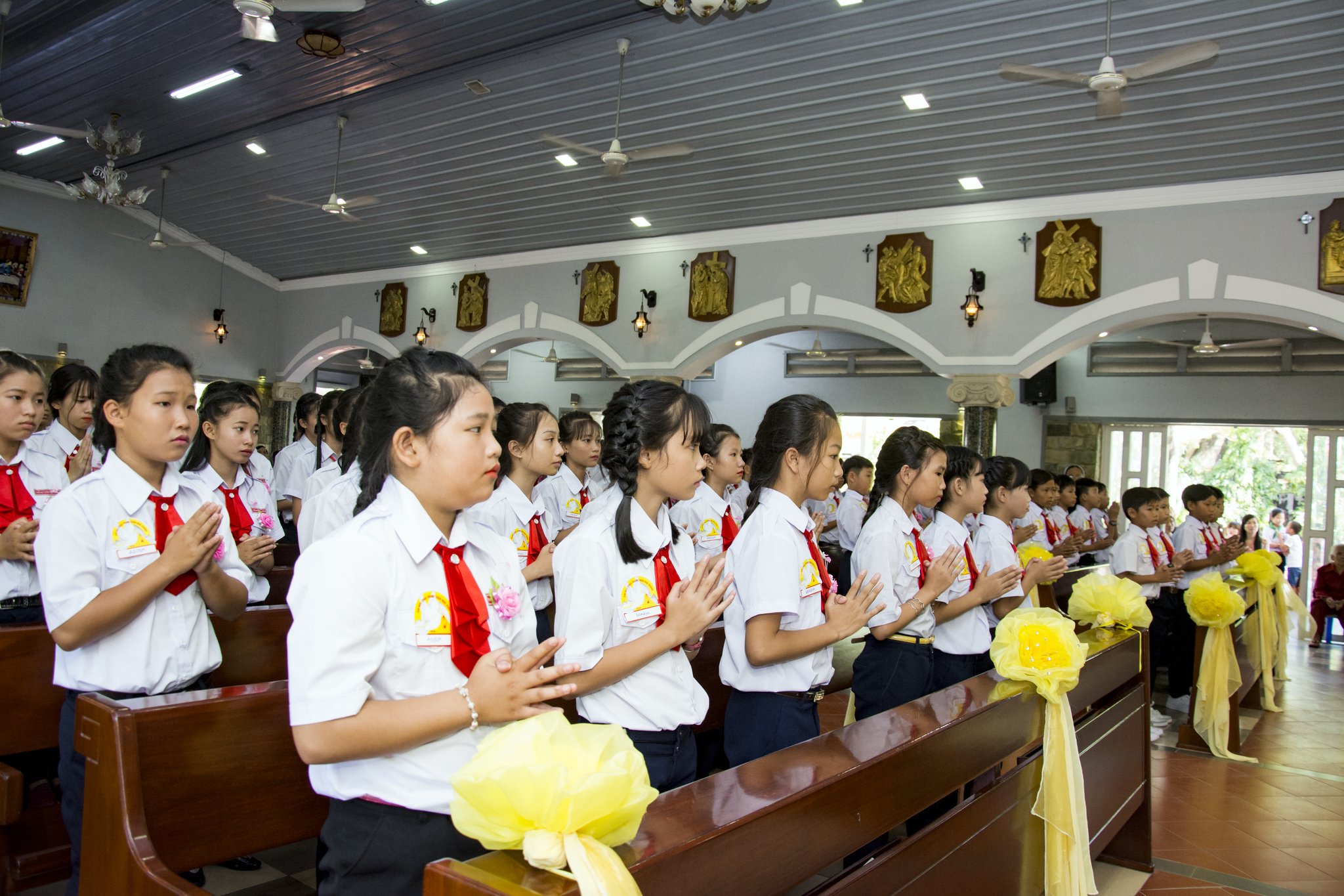 Tin ảnh: Giáo xứ Xuân Hà: Thánh lễ ban Bí tích Thêm sức cho 98 thiếu nhi