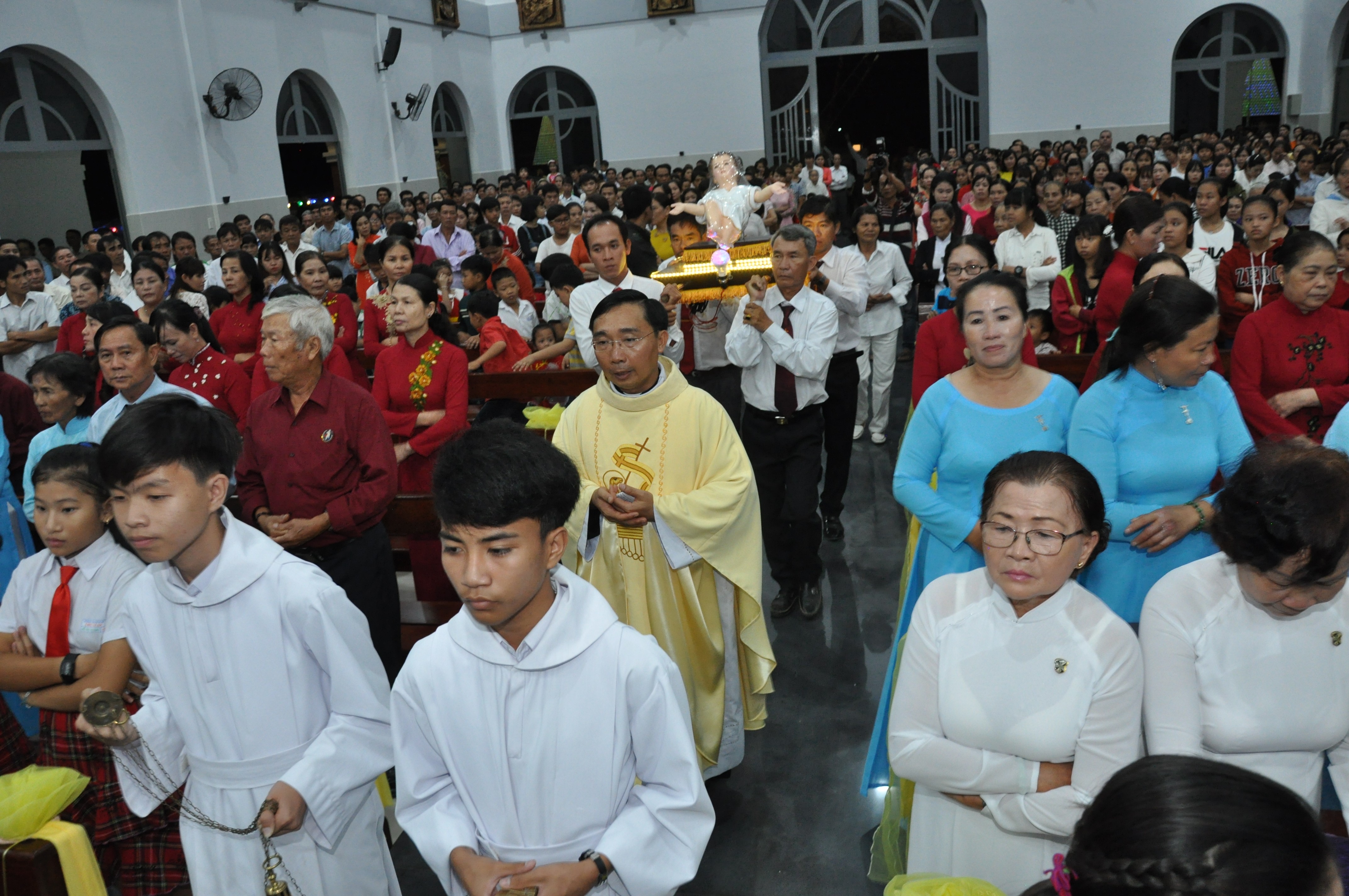 Giáo xứ Hòa Sơn: Đêm Canh thức và Thánh Lễ mừng Chúa Giáng Sinh