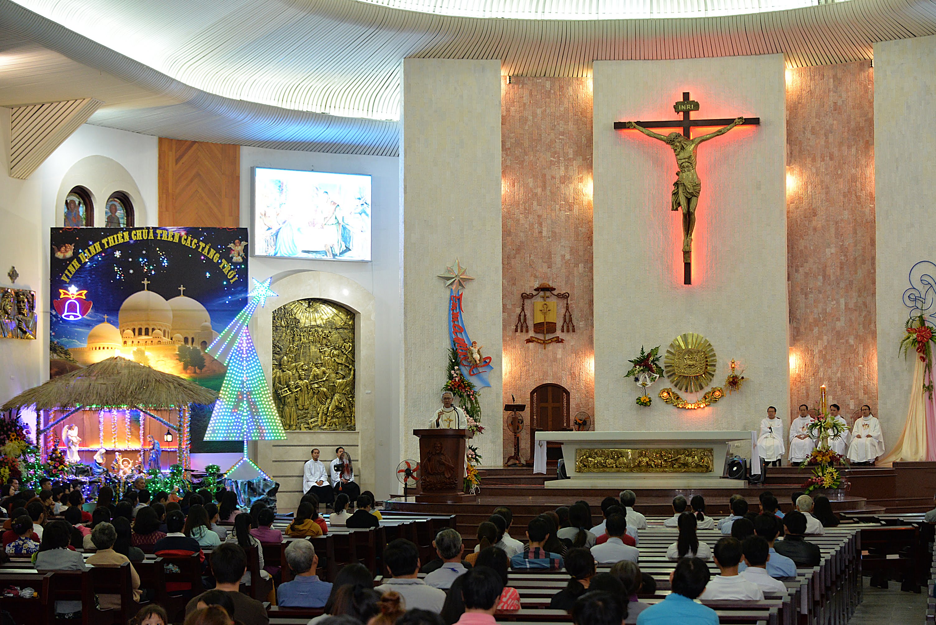 Giáo xứ Chánh Tòa Bà Rịa: Đức Giám mục Giáo phận dâng lễ Giáng Sinh