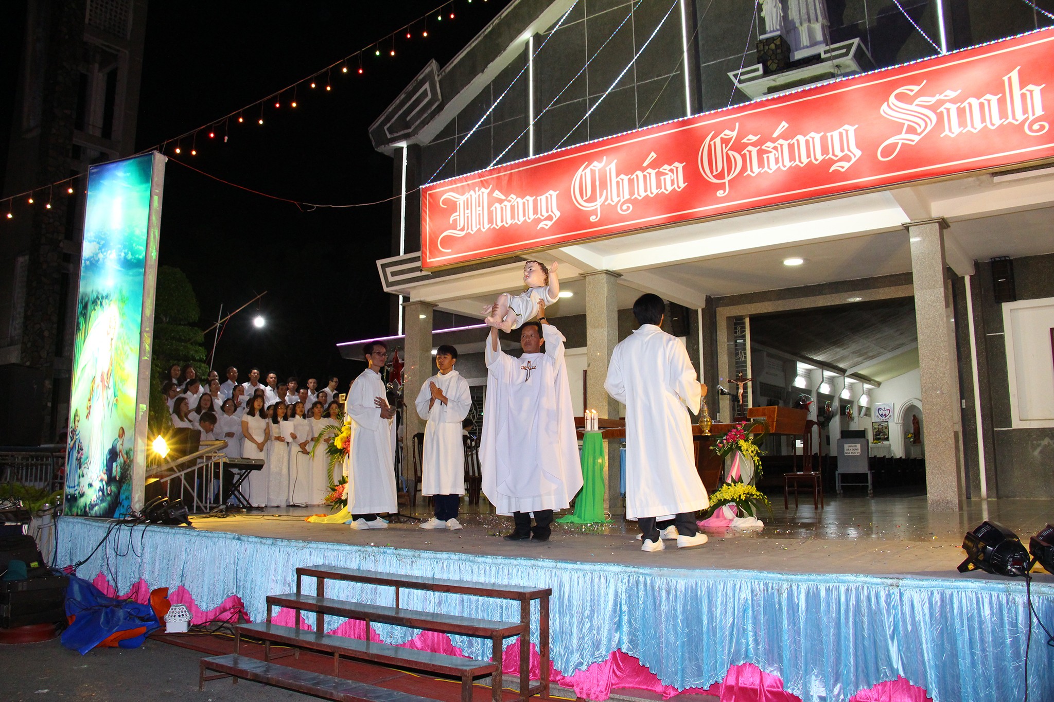 Giáo xứ Lam Sơn: Đêm Canh Thức Và Thánh Lễ Mừng Chúa Giáng Sinh 2017