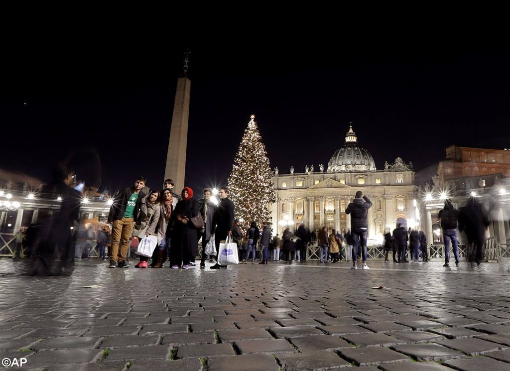 Hang Đá và Cây Thông Giáng Sinh 2017 tại Tòa Thánh Vatican