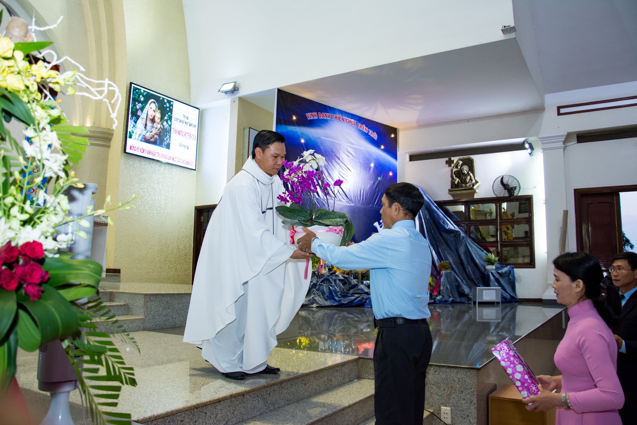Tin Ảnh: Giáo xứ Vinh Hà: Thánh Lễ mừng kính Mẹ Thiên Chúa và Kỷ niệm 5 Năm Linh Mục của Cha Chánh xứ