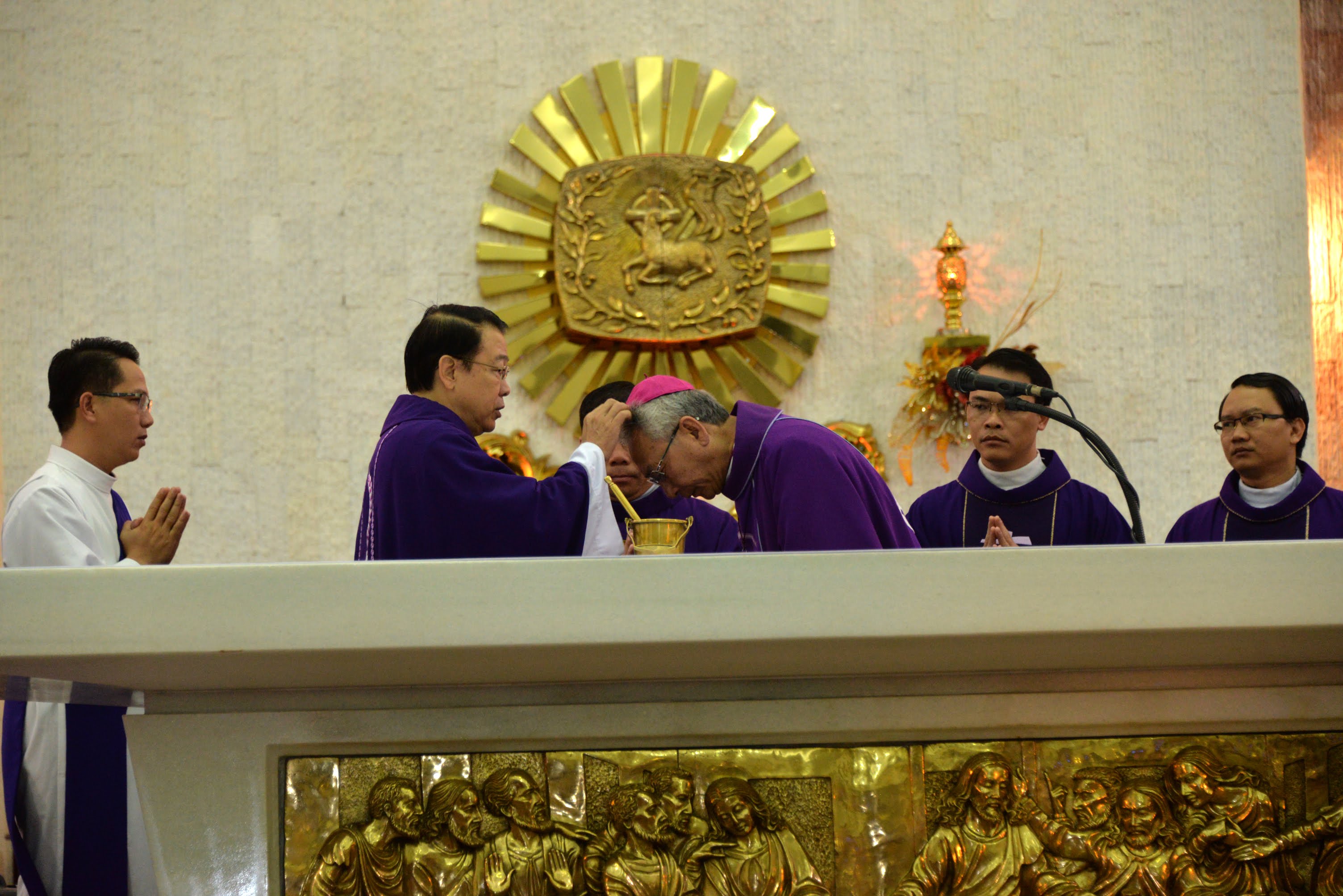 Giáo xứ Chánh Tòa Bà Rịa: Đức Giám mục giáo phận cử hành lễ Tro- Khai mạc Mùa Chay thánh 2018