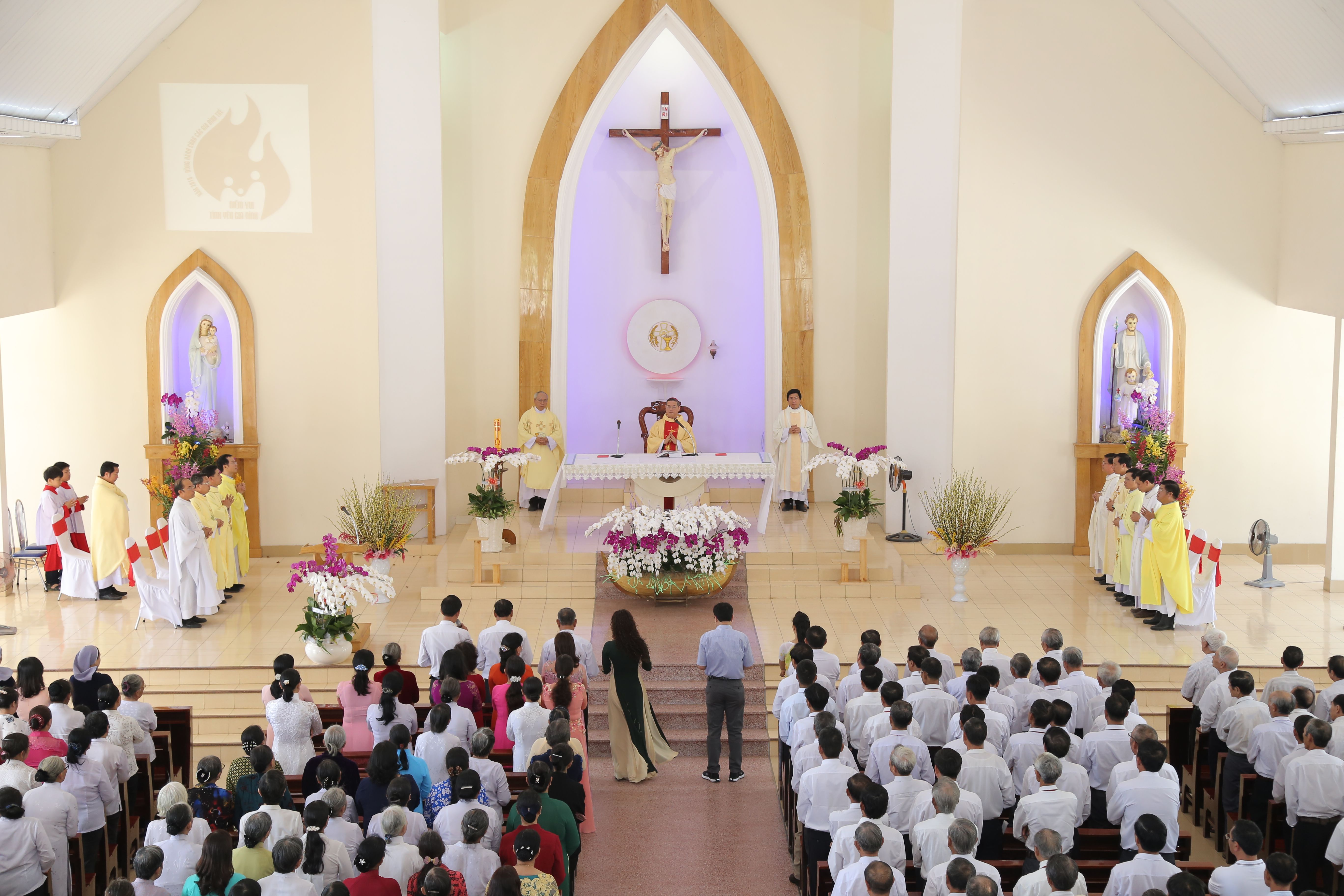 Giáo xứ Phước Bình:  Đức cha Tôma Vũ Đình Hiệu dâng thánh lễ đầu xuân Mậu Tuất 2018