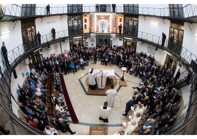 Đức Thánh Cha cử hành Thánh lễ Tiệc ly tại nhà tù Regina Coeli ở Roma