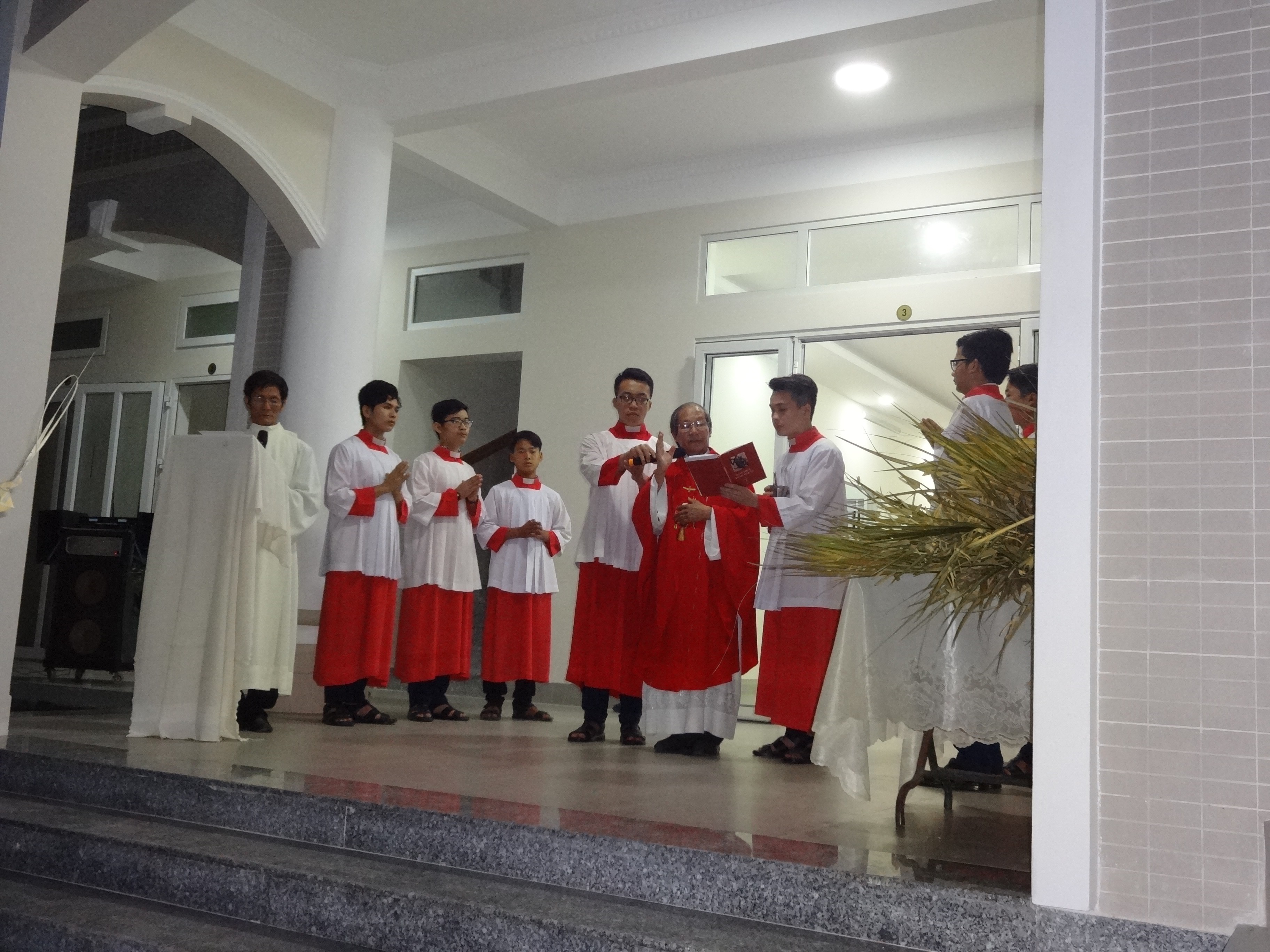Tin ảnh: Giáo xứ Thủ Lựu: Khai mạc Tuần Thánh 2018