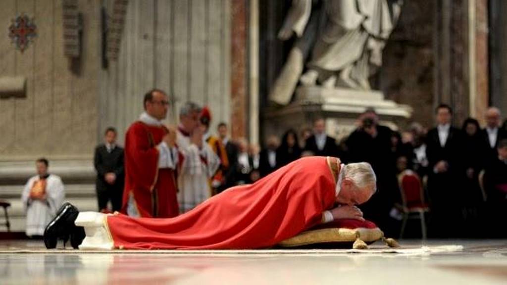 VIDEO: Đức Thánh Cha cử hành phụng vụ chiều Thứ Sáu Tuần Thánh tại Vatican 2018