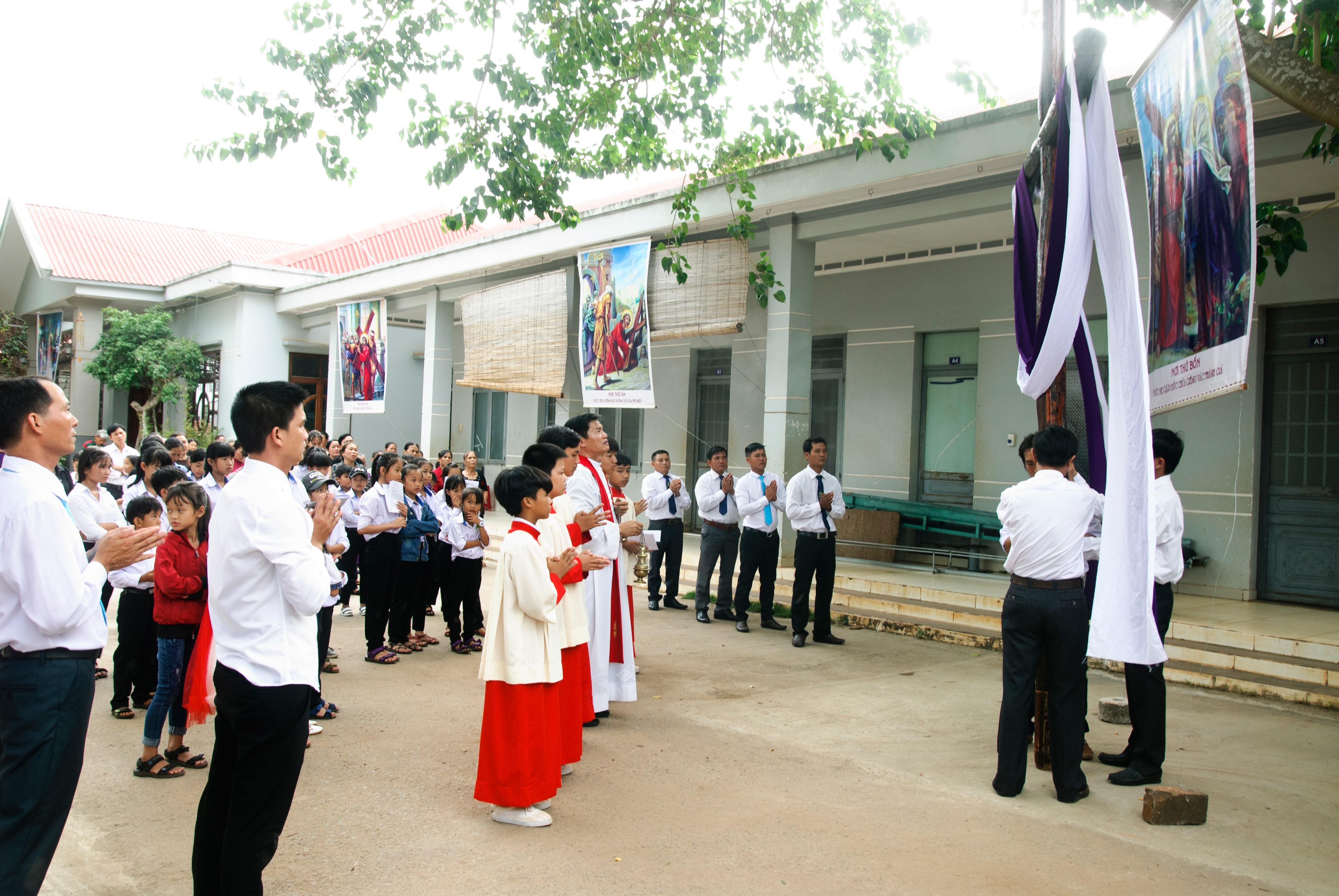 Tin Ảnh: Giáo xứ Sơn Hòa:  Cử hành Phụng vụ Thứ Sáu Tuần Thánh và Thánh lễ Vọng Phục Sinh 2018
