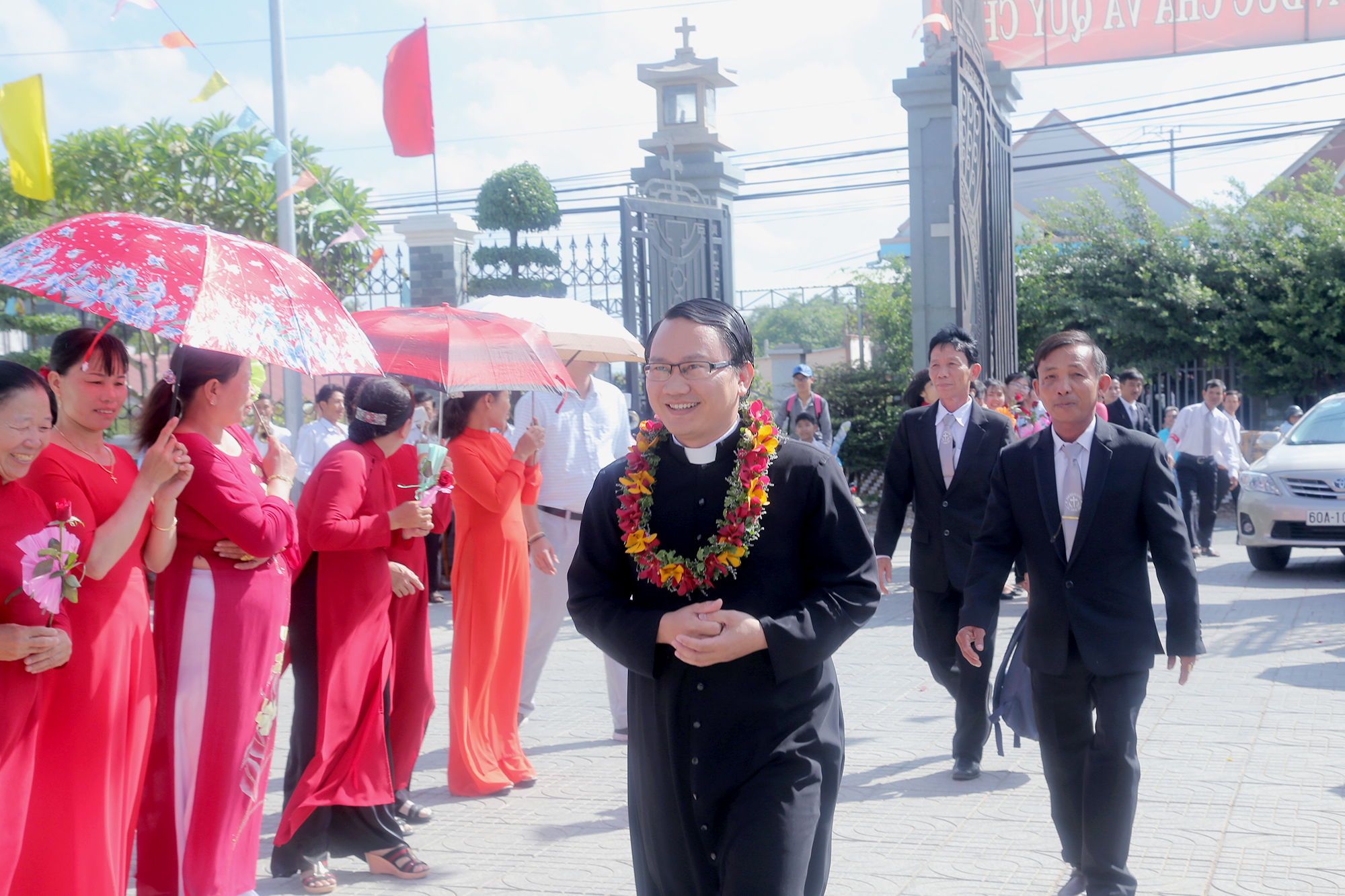 Giáo xứ Châu Pha:  Đón Cha Tân Chánh Xứ Gioan Bosco Phạm Đặng Trung Minh