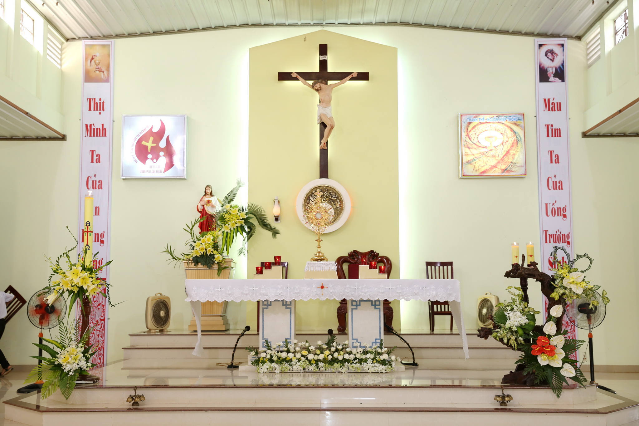 Tin Ảnh: Giáo xứ Đồng Tiến: Chầu Thánh Thể thay Giáo phận- Ngày 06.05.2018