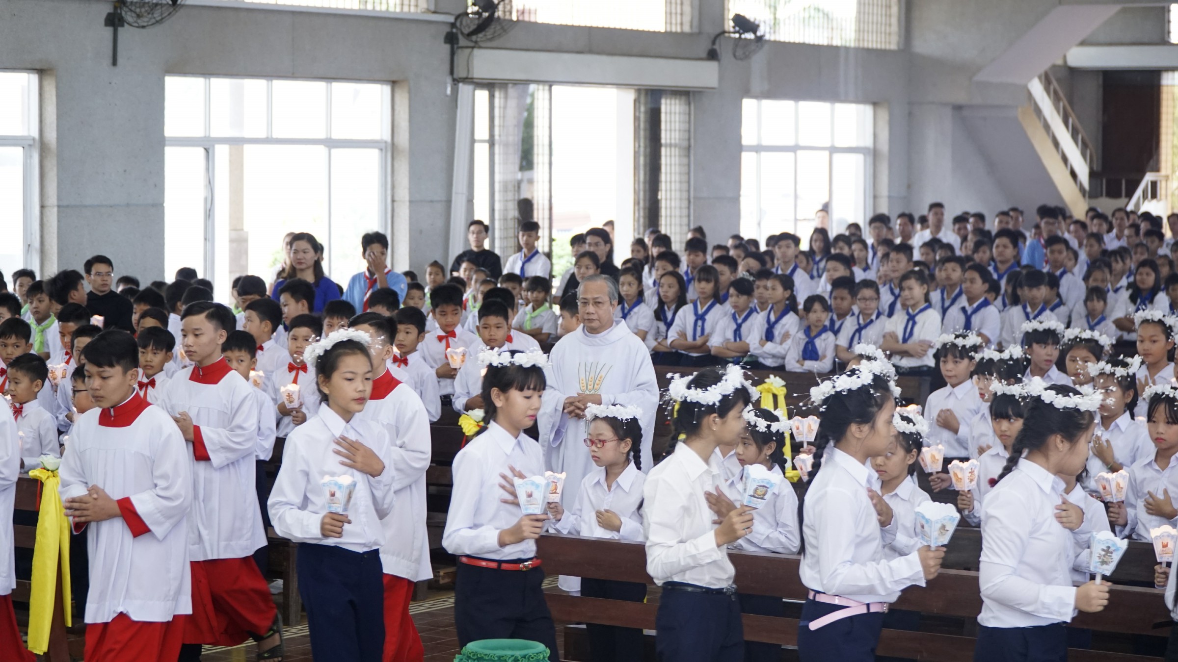 Giáo xứ Láng Cát: Thánh lễ ban Bí tích Thánh Thể lần đầu