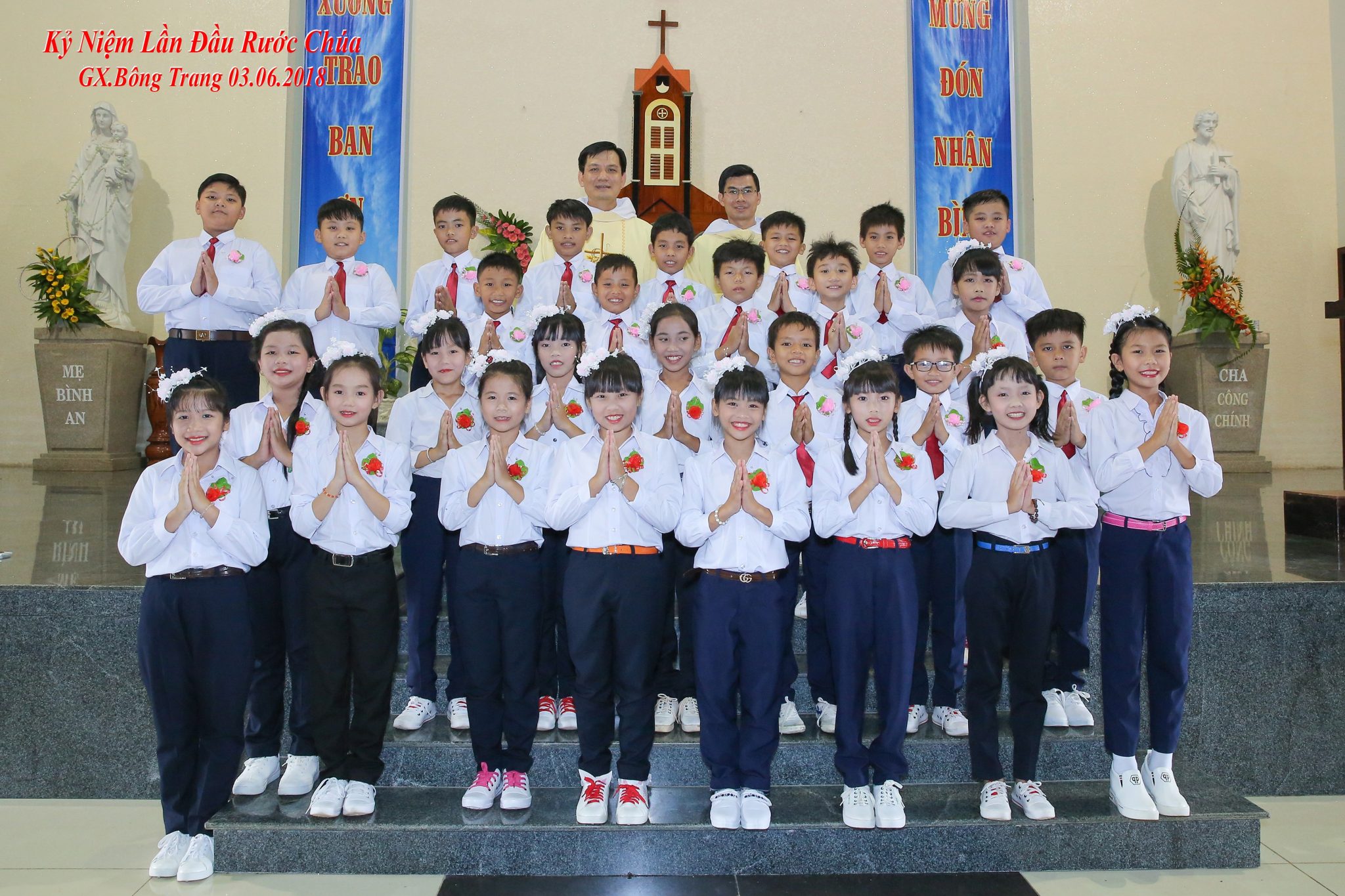 Tin Ảnh: Giáo xứ Bông Trang: 28 thiếu nhi rước lễ lần đầu
