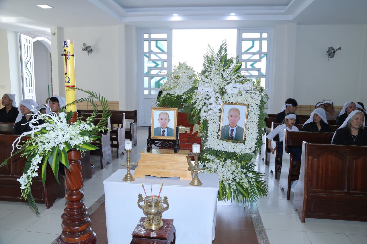 Gx. Phước Tỉnh: Thánh lễ an táng Ông cố Phanxicô Xaviê Hoàng Văn Hiếu