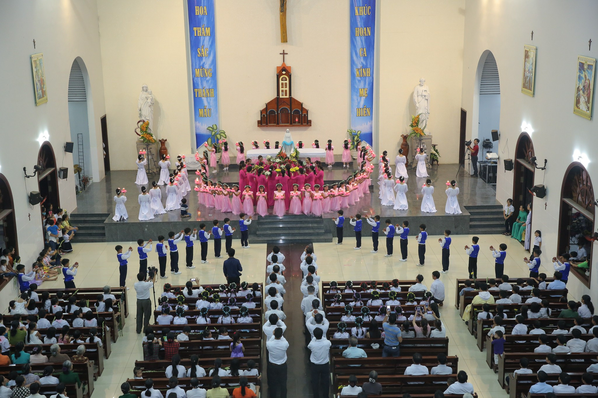 Giáo xứ Bông Trang: Dâng hoa tạ ơn Mẹ - 31.5.2018