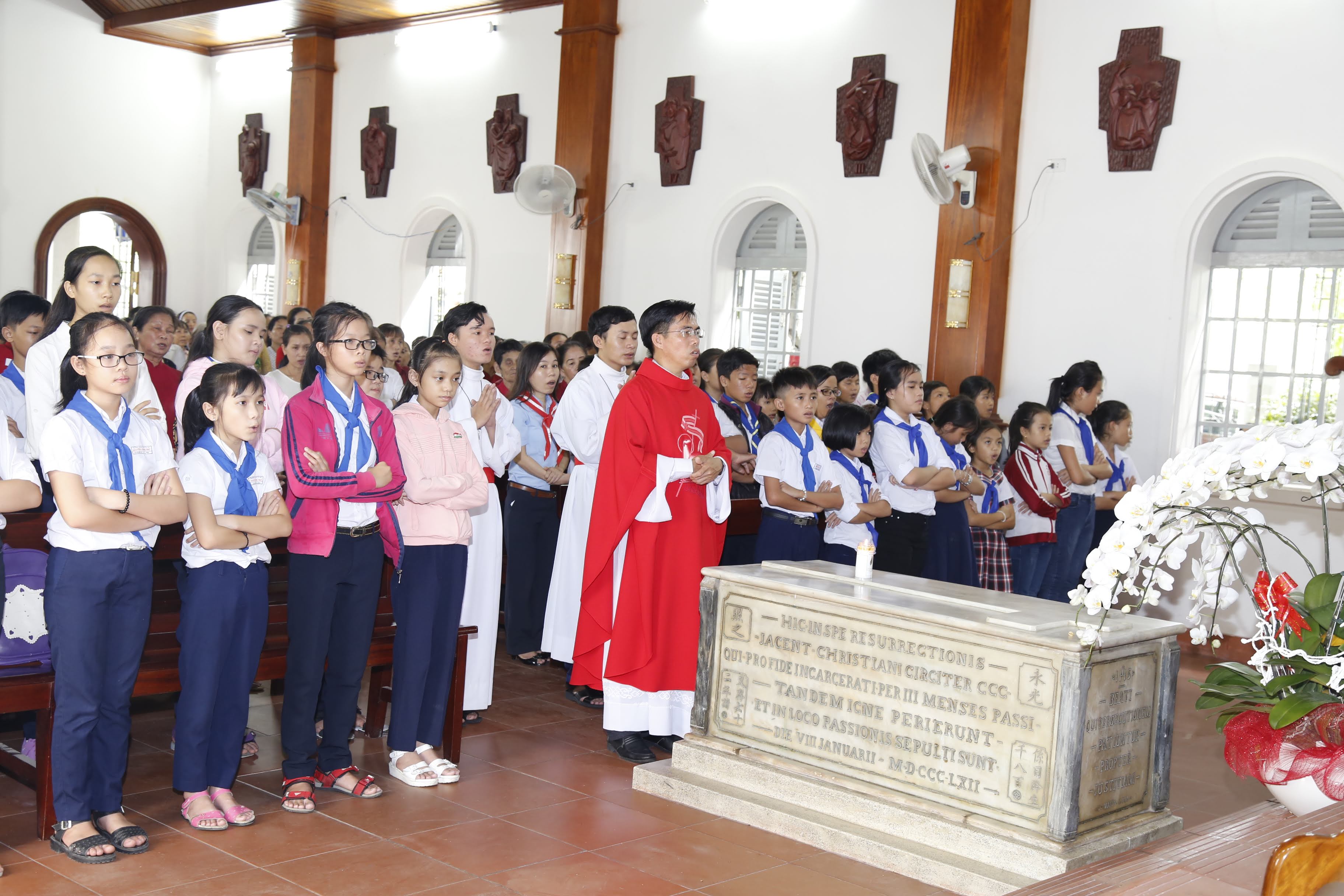 Tin ảnh: Nhà thờ Mồ Bà Rịa: Gx. Long Hải hành hương Năm Thánh “Tôn vinh các Thánh Tử Đạo Việt Nam”