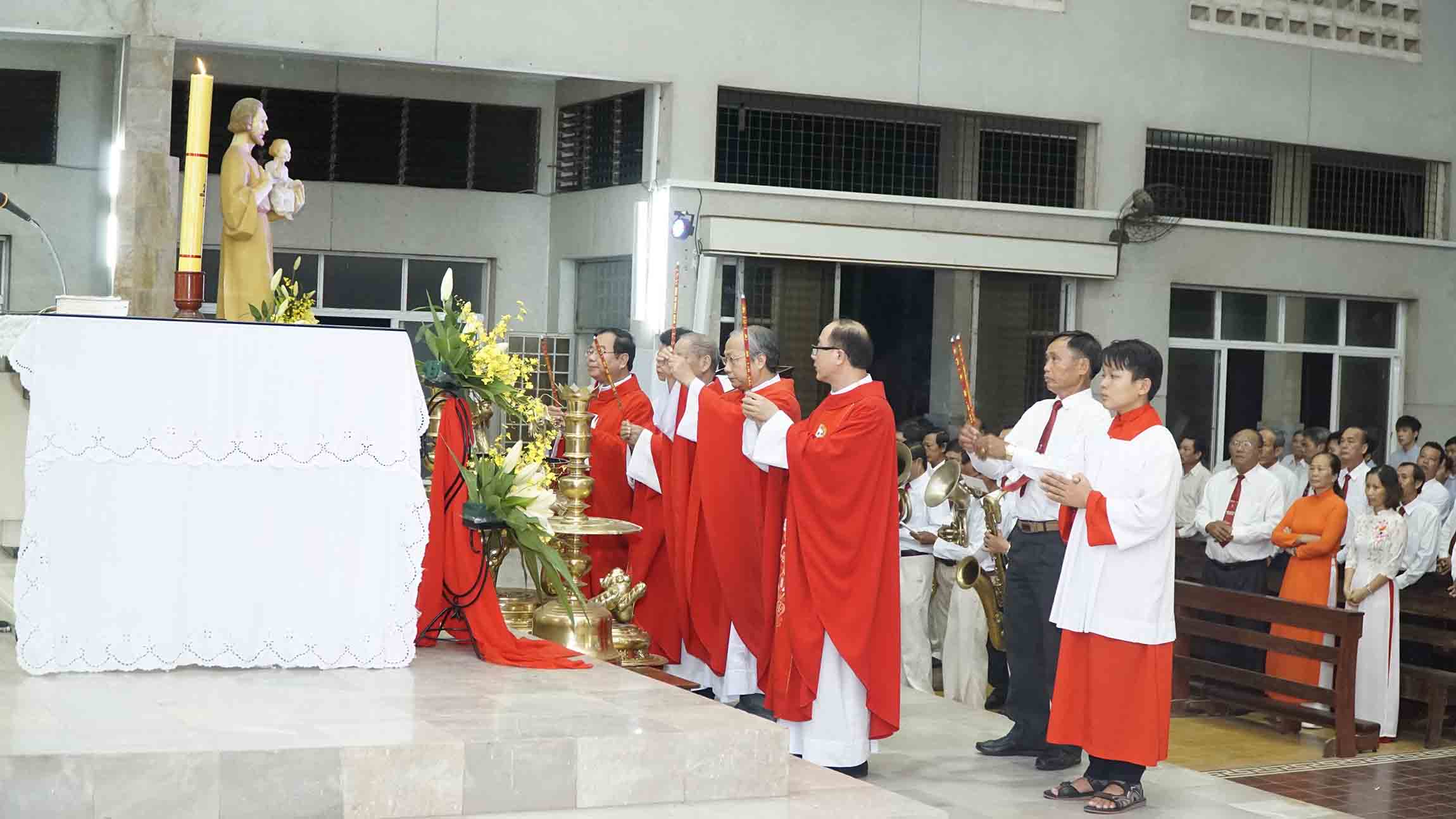 Giáo xứ Láng Cát: Mừng lễ kính hai thánh Phêrô và Phaolô tông đồ