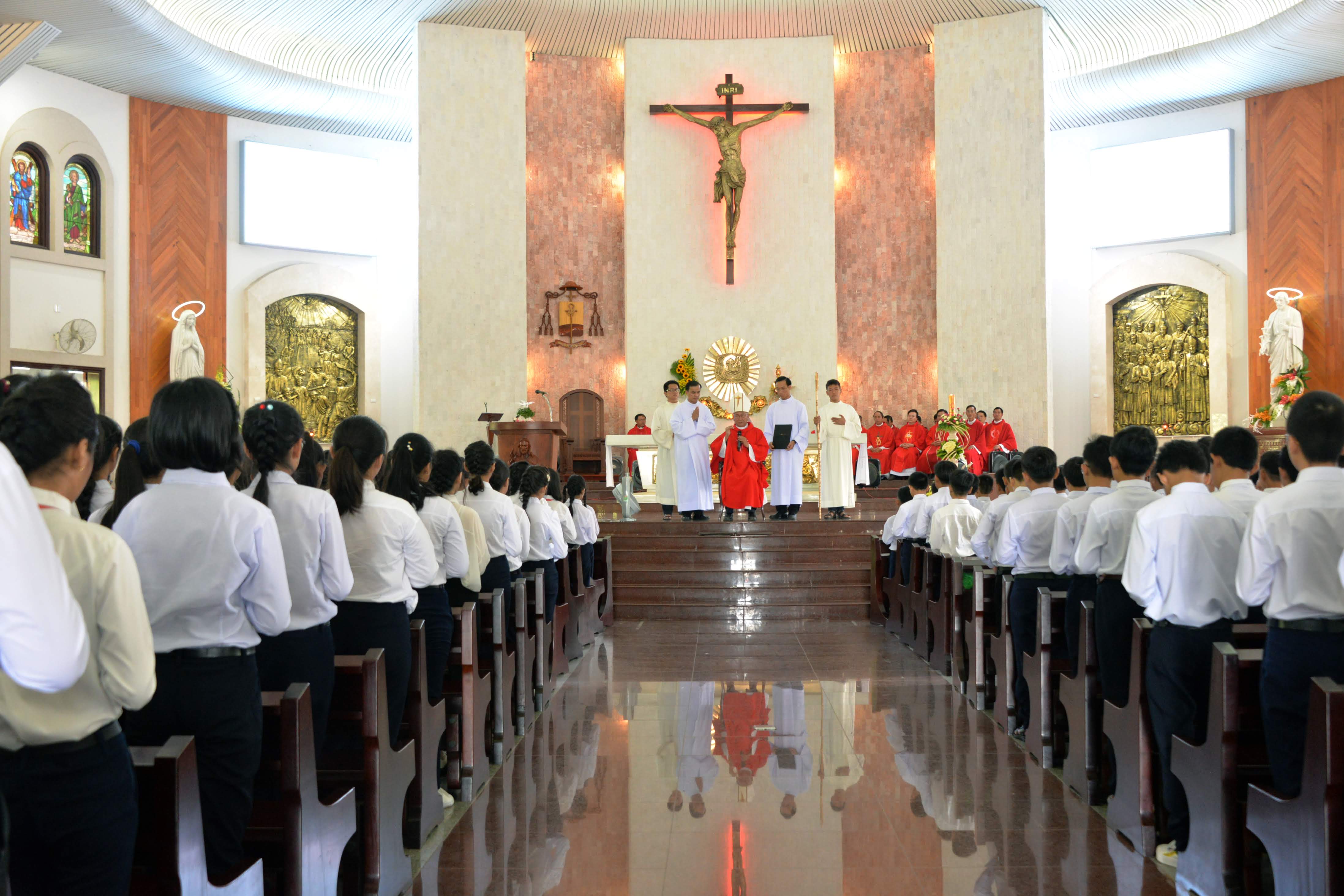 Giáo xứ Chánh Toà Bà Rịa: Thánh lễ ban Bí tích Thêm Sức