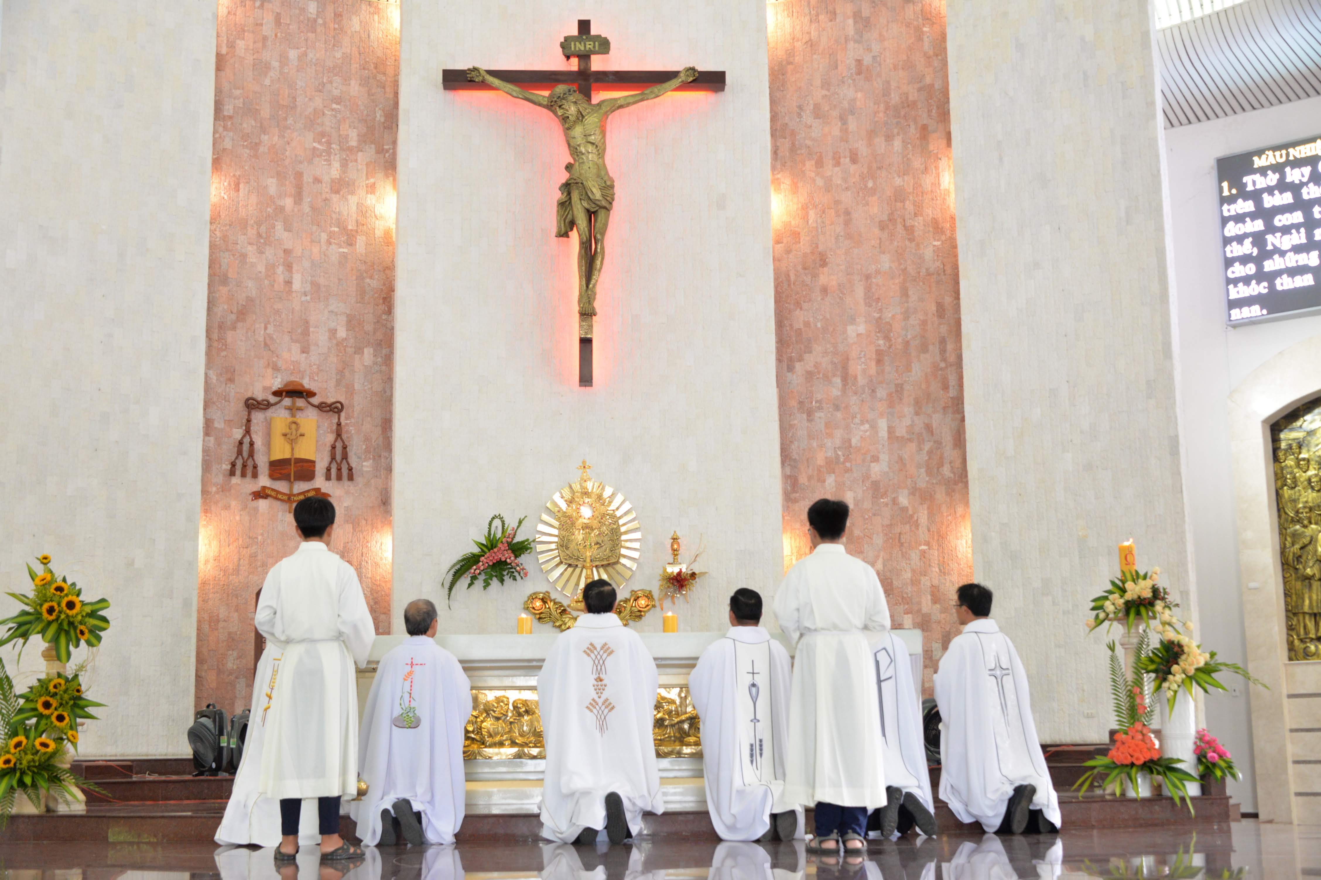Gx.Chánh Toà Bà Rịa: Chầu Thánh Thể thay giáo phận