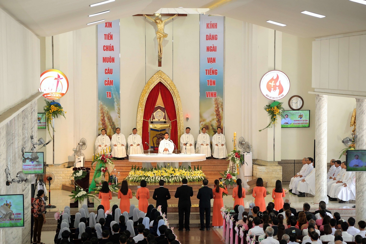 Gx. Phước Tỉnh: Tân Linh mục Giuse Bùi Anh Văn dâng thánh lễ tạ ơn