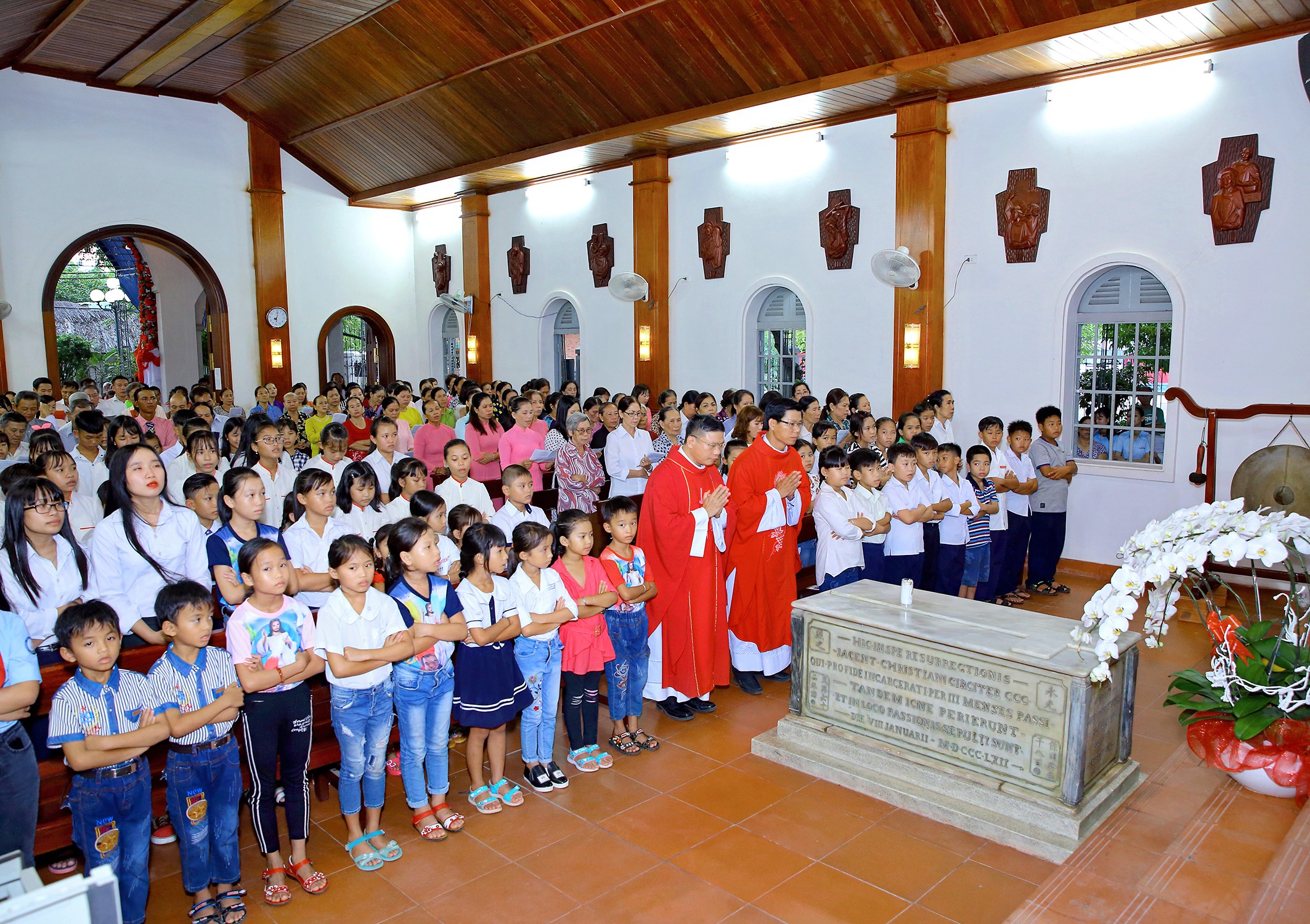 Tin Ảnh: Nhà thờ Mồ Bà Rịa:  Hai GHBL Long Tân và Thanh An hành hương Năm Thánh kính các Thánh Tử Đạo Việt Nam