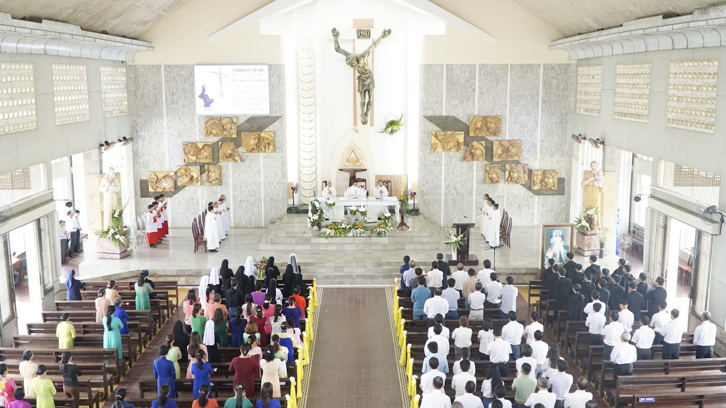 Tin ảnh: Gx. Láng Cát: Thánh lễ tạ ơn mừng hồng ân Vĩnh khấn Nữ tu Maria Nguyễn Thị Hồng Nhung