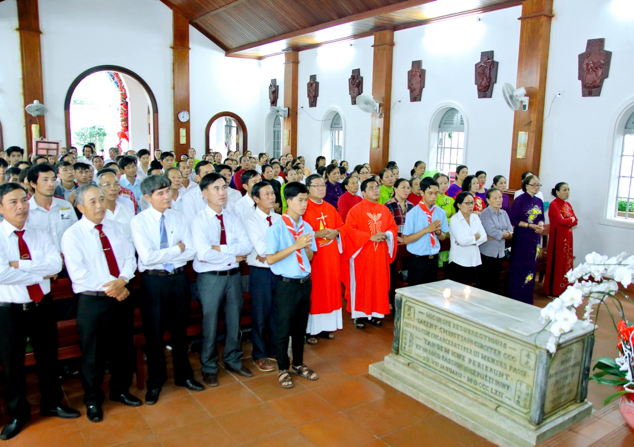 Tin ảnh:  Giáo họ Biệt lập Phước Ân và Đức Mẹ Vô Nhiễm hành hương Nhà thờ Mồ