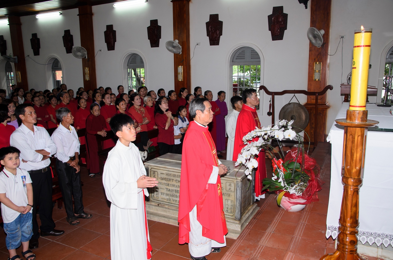 Tin ảnh: Gx. Ngãi Giao và Gx. Sơn Hòa: Hành hương Nhà thờ Mồ