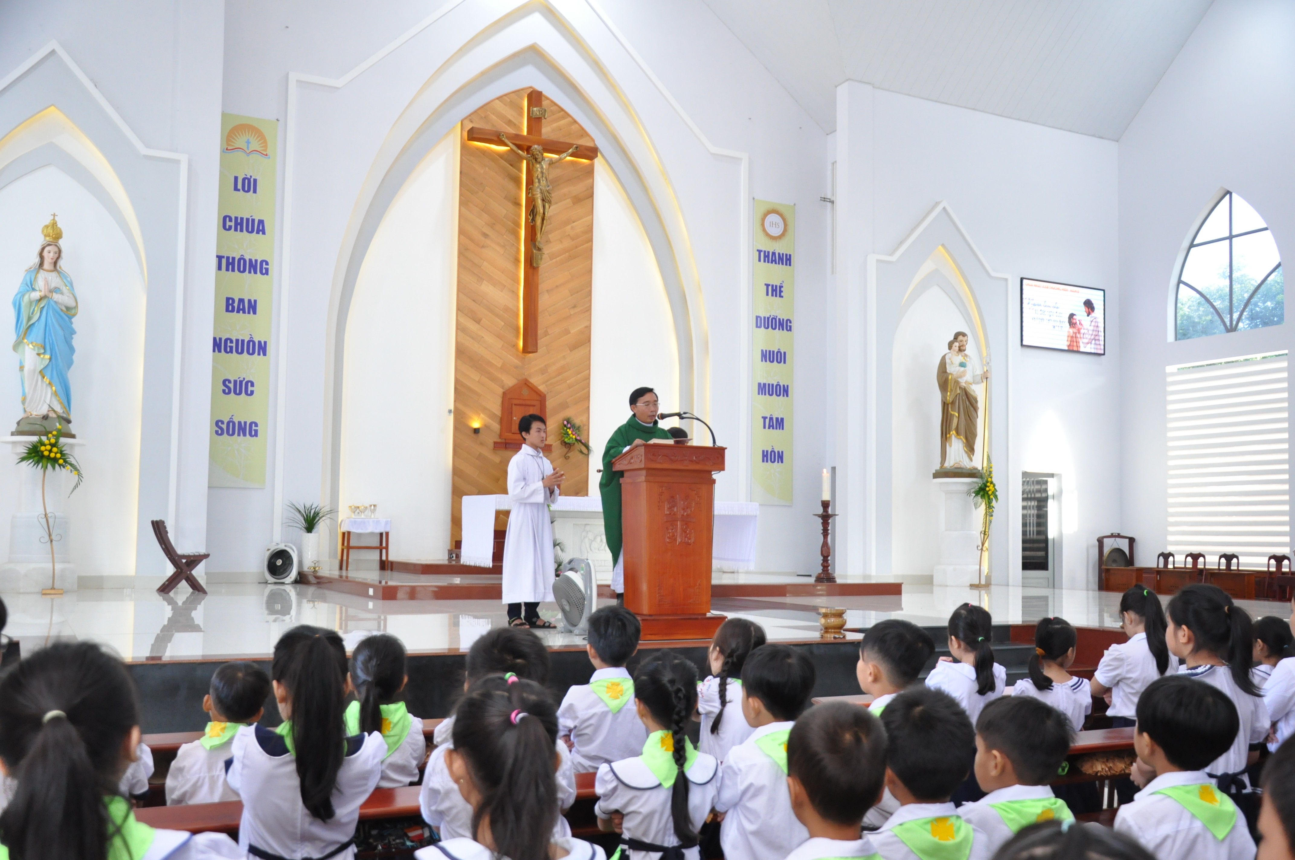 Gx. Hòa Sơn: Khai giảng năm học Giáo lý 2018 – 2019