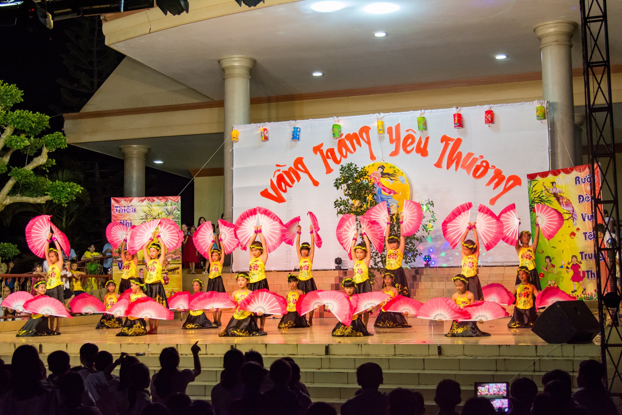 Tin ảnh: Gx. Vinh Hà: Thánh lễ và văn nghệ mừng Tết Trung thu
