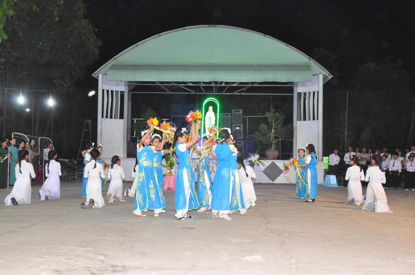Tin Ảnh: Gx. Vinh Châu: Mừng lễ Đức Mẹ Mân Côi- Bổn Mạng Họ Xuân Phong