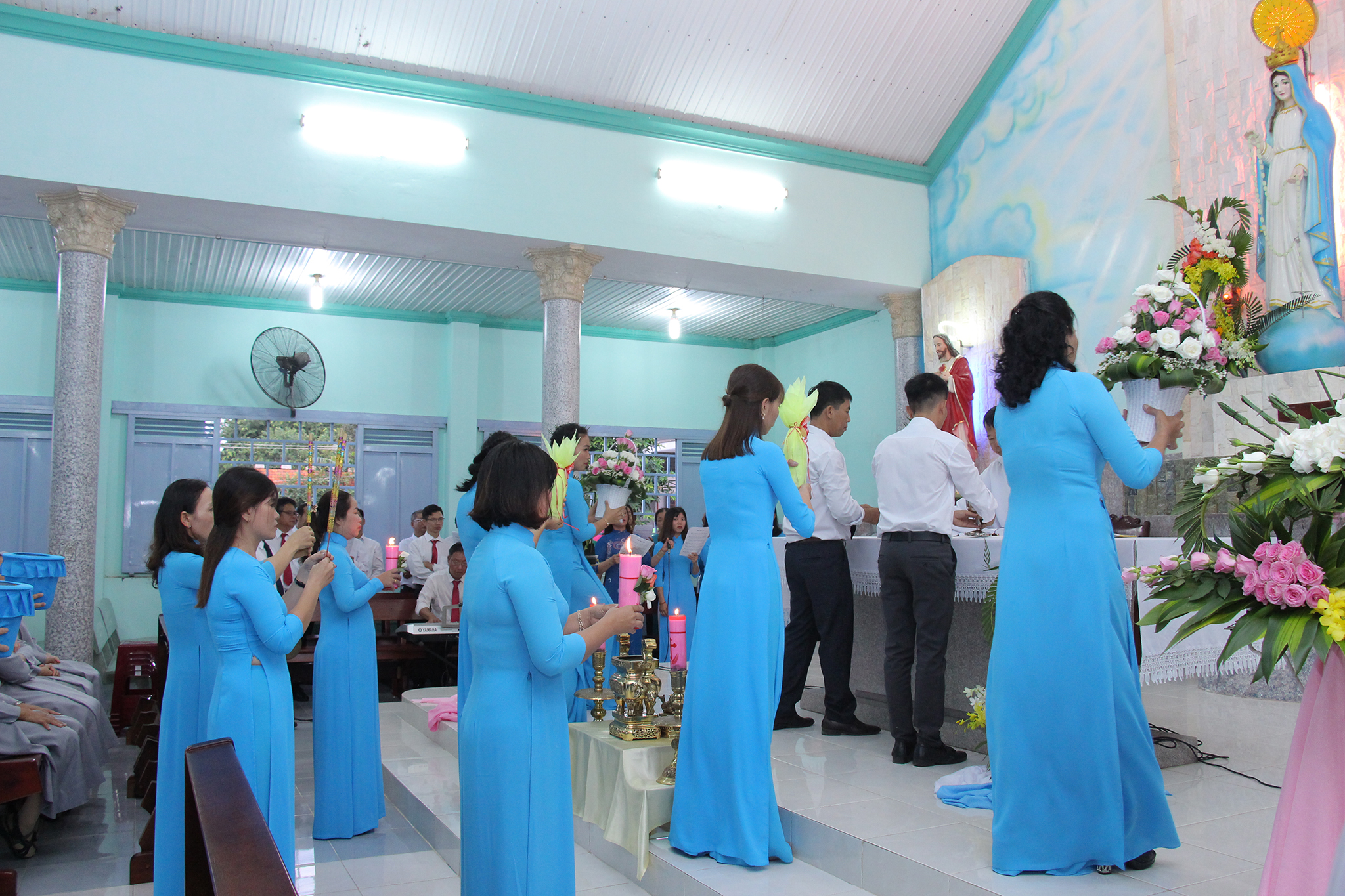 Tin Ảnh: Gx. Lam Sơn: Mừng lễ Đức Mẹ Mân Côi- Bổn mạng Họ Mân Côi