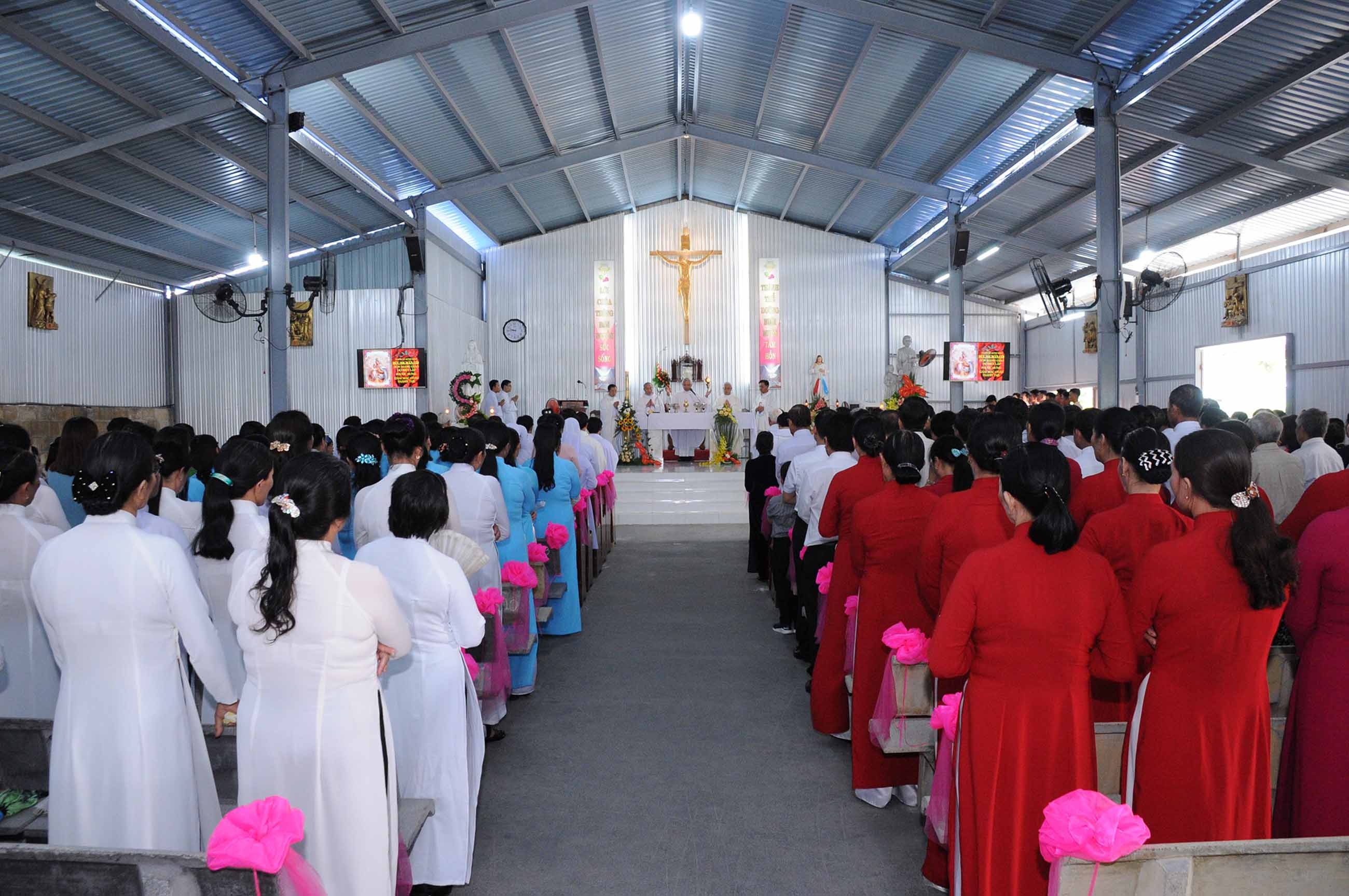 Giáo họ Biệt lập Phước Hưng: Mừng lễ quan thầy và khai mạc tuần Chầu lượt