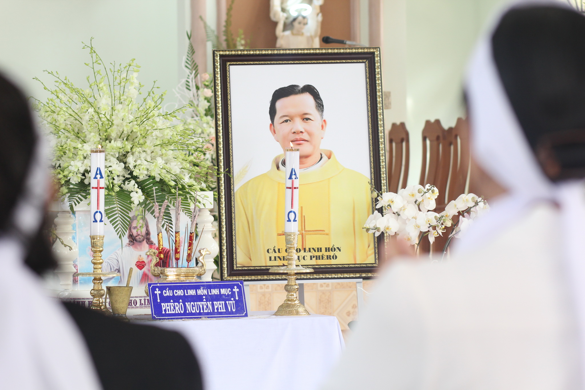 Tin ảnh: Lễ tang Cha Phêrô: Chương trình kính viếng sáng ngày 30.10