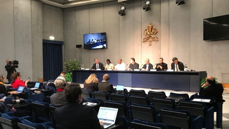 Trình bày sơ thảo Văn Kiện chung kết Thượng HĐGM