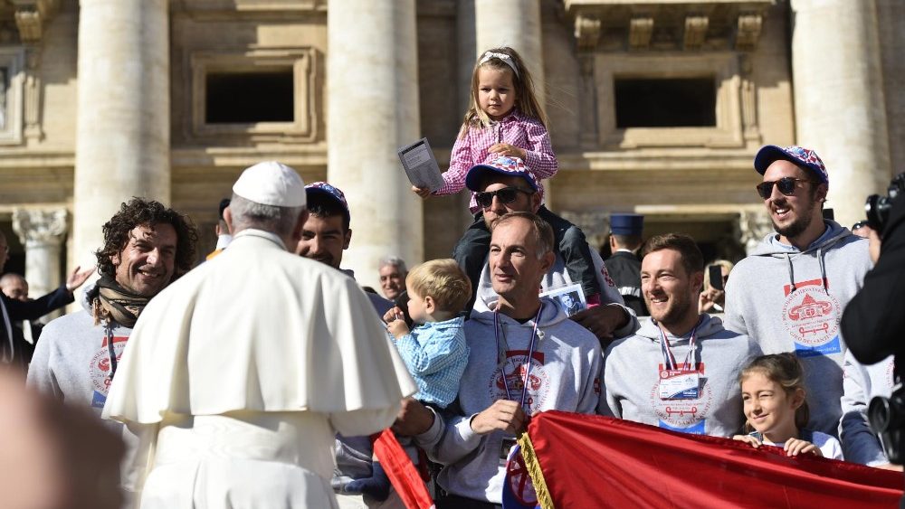 ĐTC Phanxicô: Tình yêu hôn nhân không chỉ kéo dài bao lâu đôi bạn còn xuôi thuận
